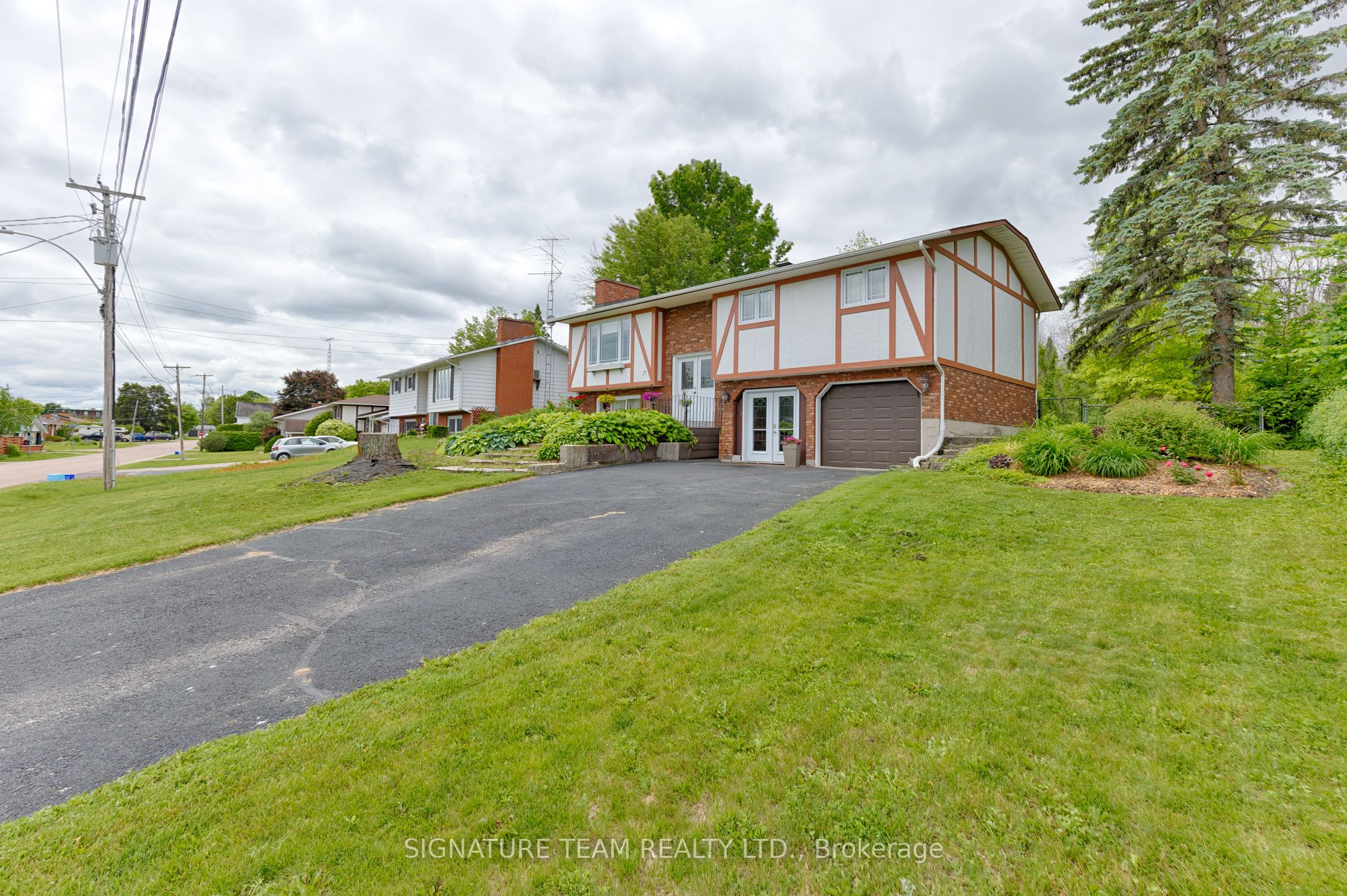 17 Ross Street, Whitewater Region, ON K0J 1K0 photo 2