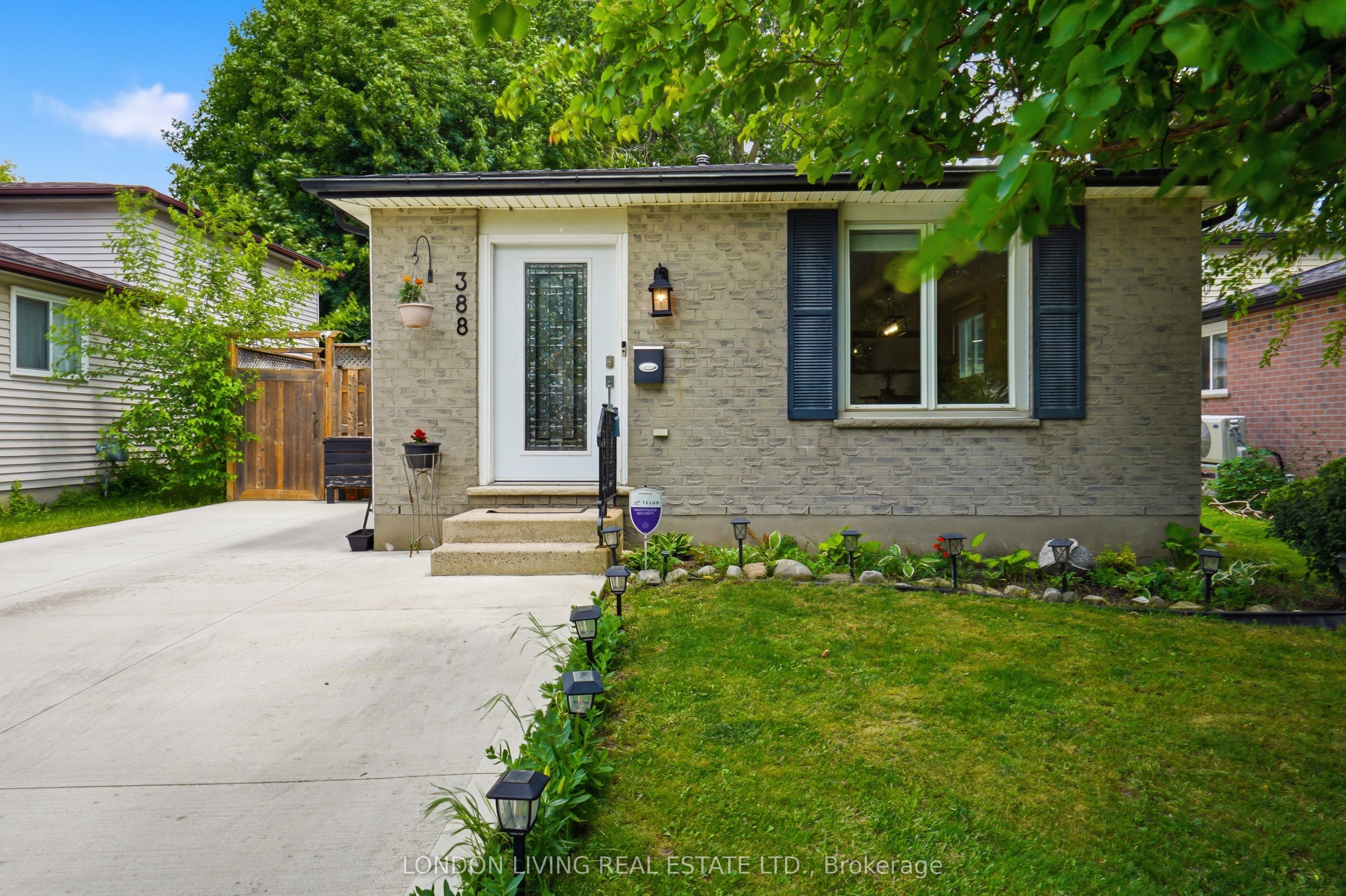 388 Deveron Crescent, London South, ON N5Z 4S3