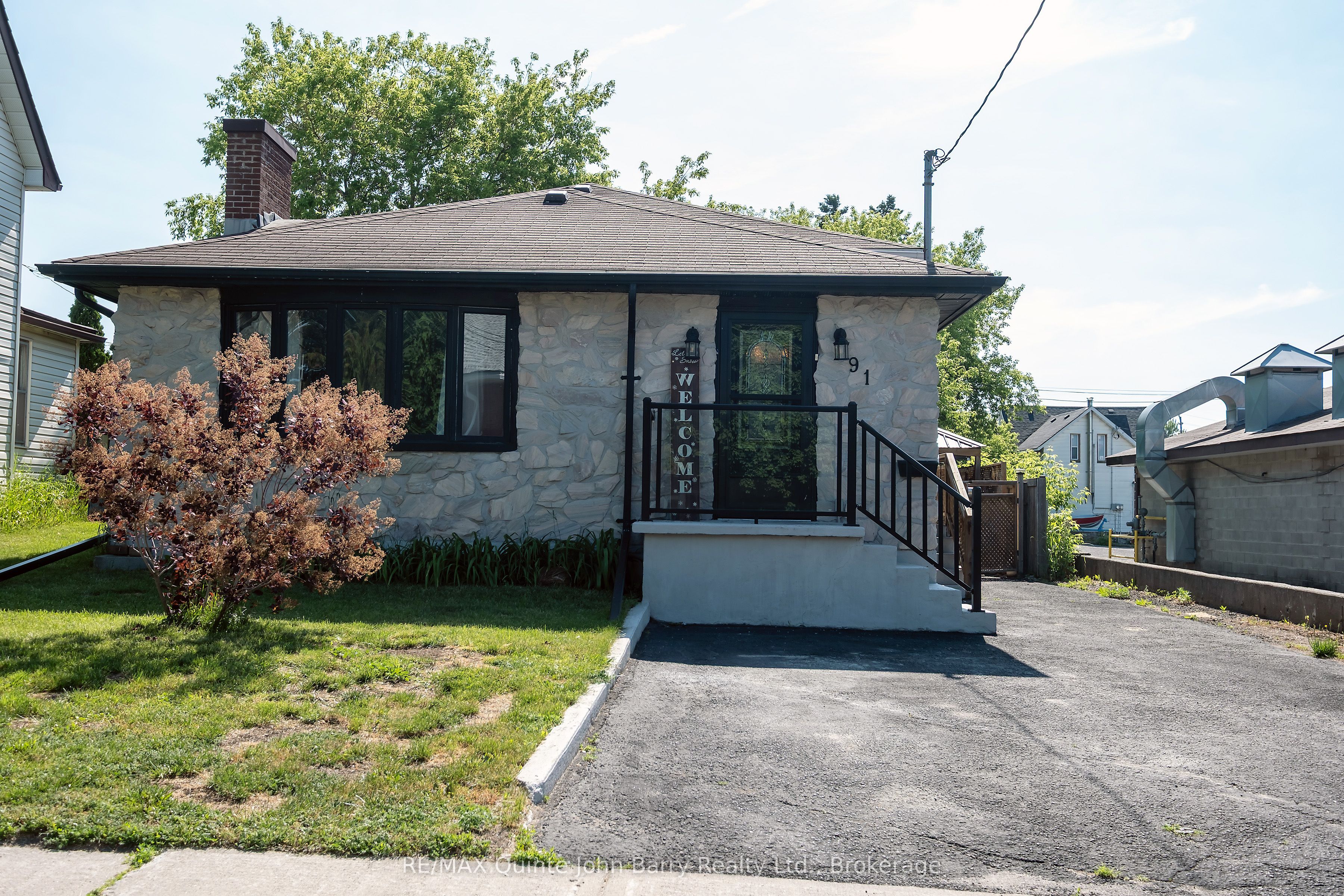 91 Scott Street, Quinte West, ON K8V 3B5 photo 2