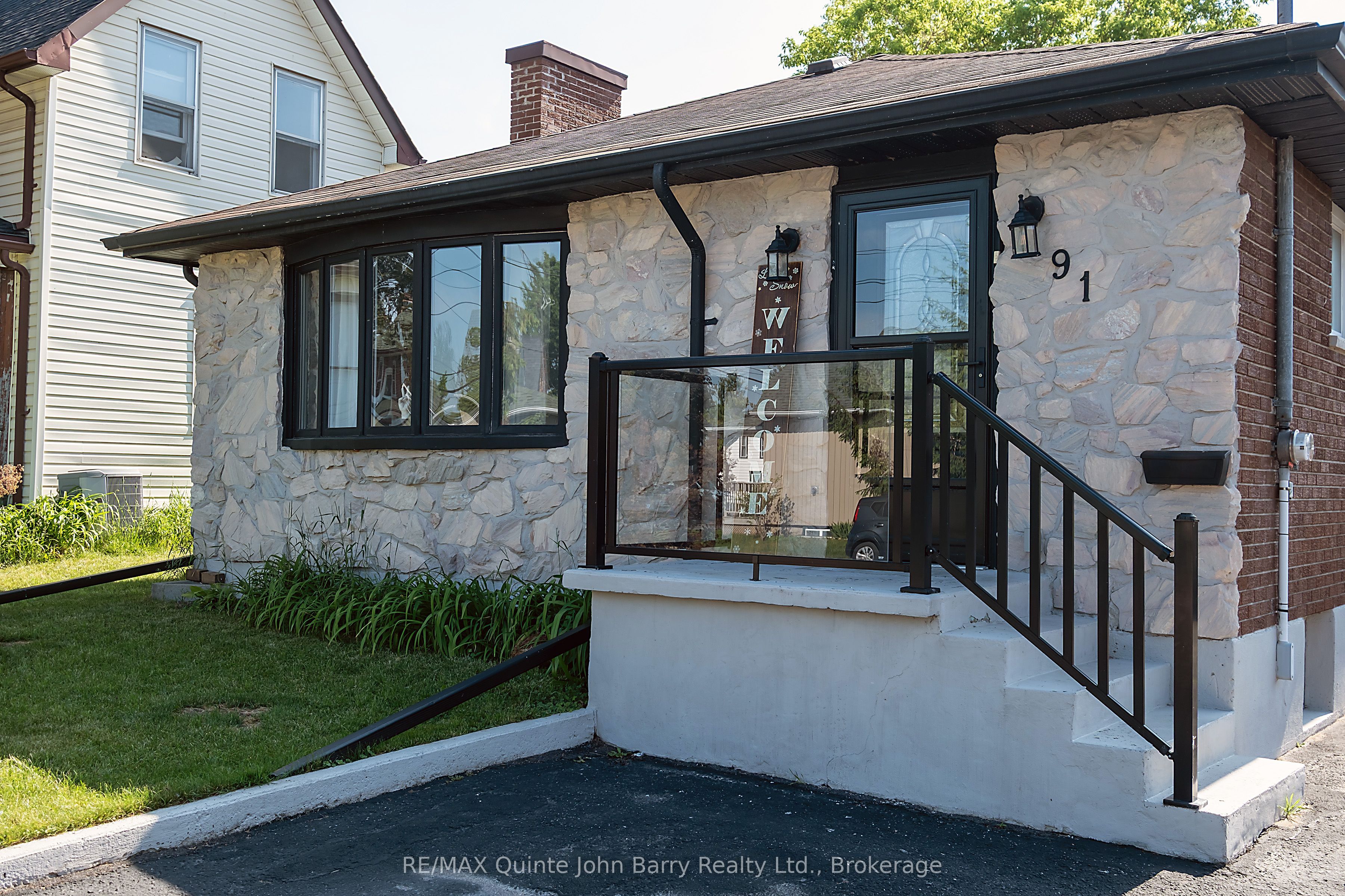 91 Scott Street, Quinte West, ON K8V 3B5 photo 3