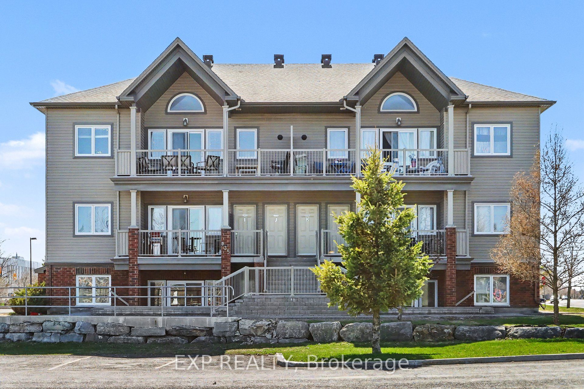 135 Harthill Way J, Barrhaven, ON K2J 5V1 photo 2
