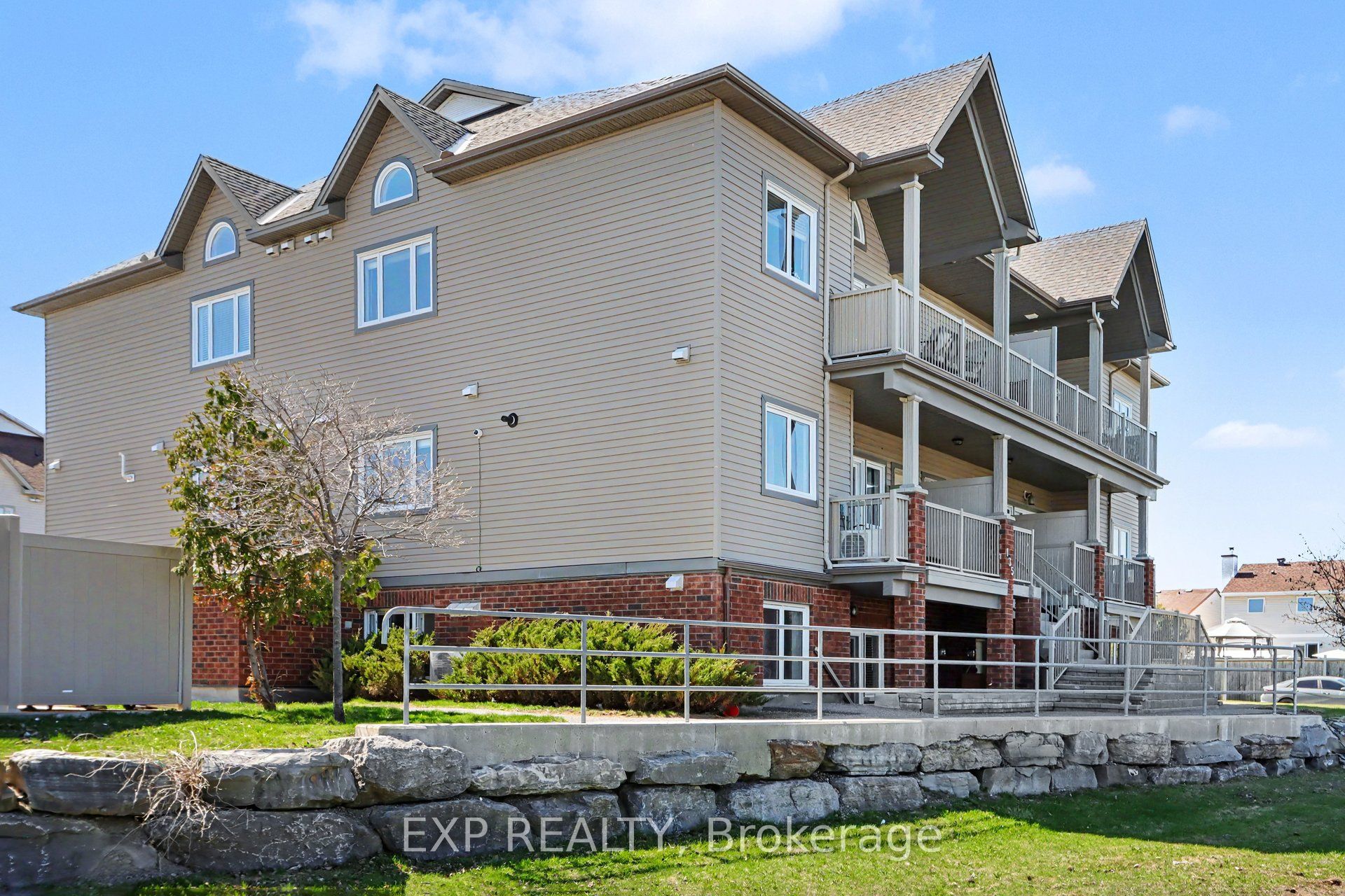 135 Harthill Way J, Barrhaven, ON K2J 5V1 photo 4
