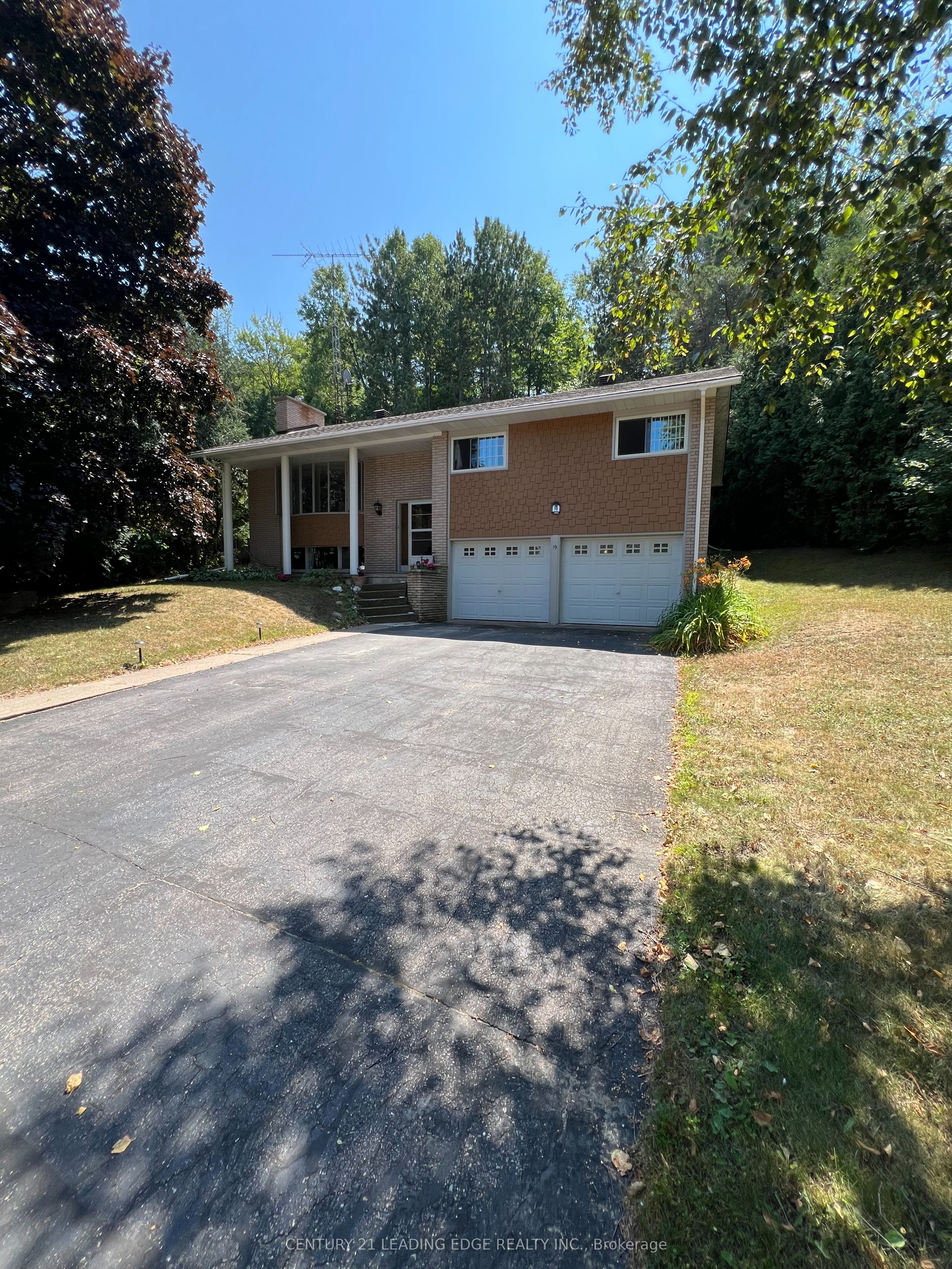 19 FOREST HILL Road, Bancroft, ON K0L 1C0 photo 2