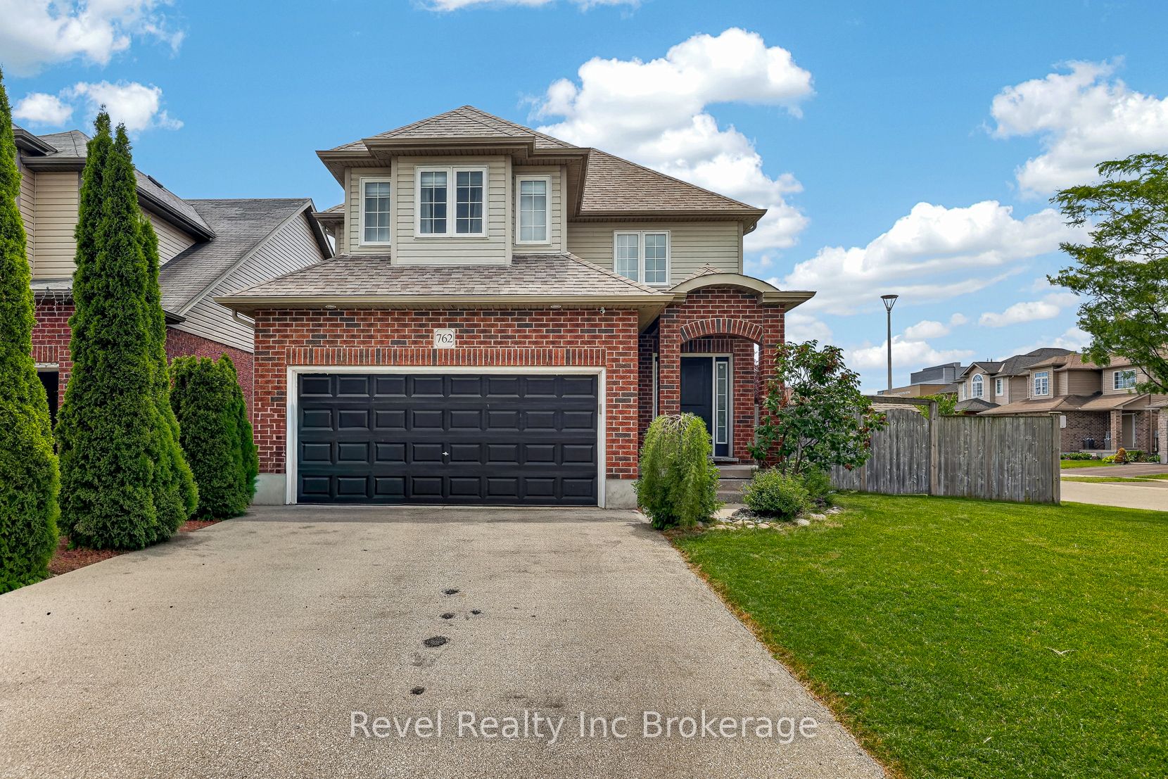 762 Frontenac Crescent, Woodstock, ON N4V 0B1 photo 2