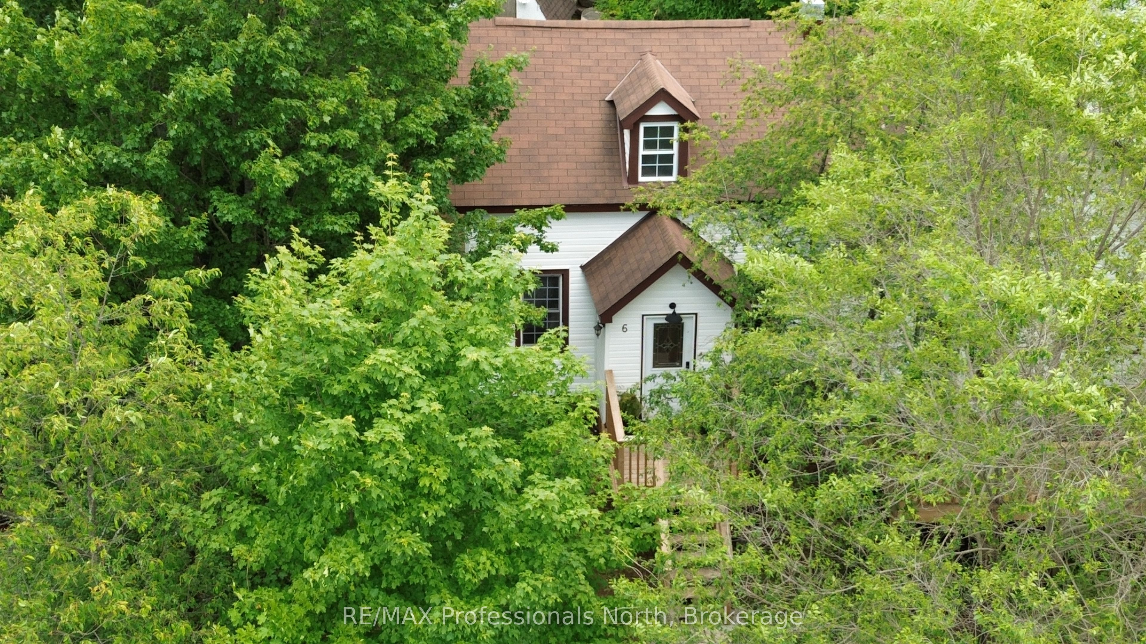 6 DUFFERIN Street N, Huntsville, ON P1H 1X3