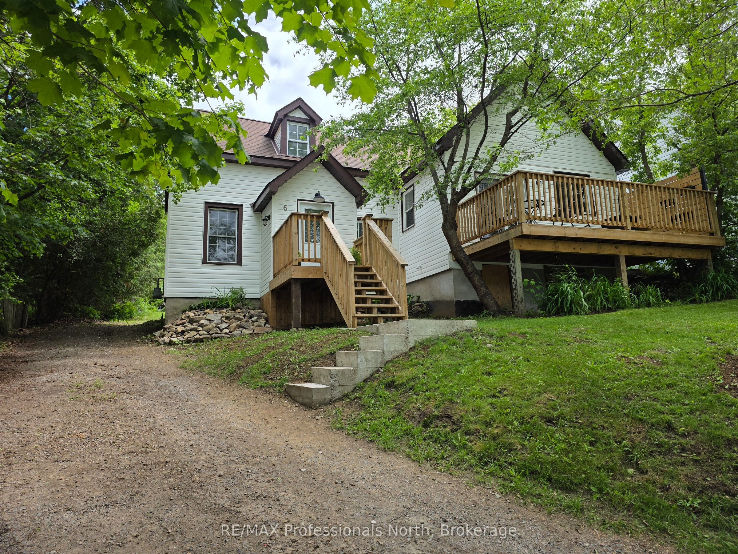 6 DUFFERIN Street N, Huntsville, ON P1H 1X3 photo 2