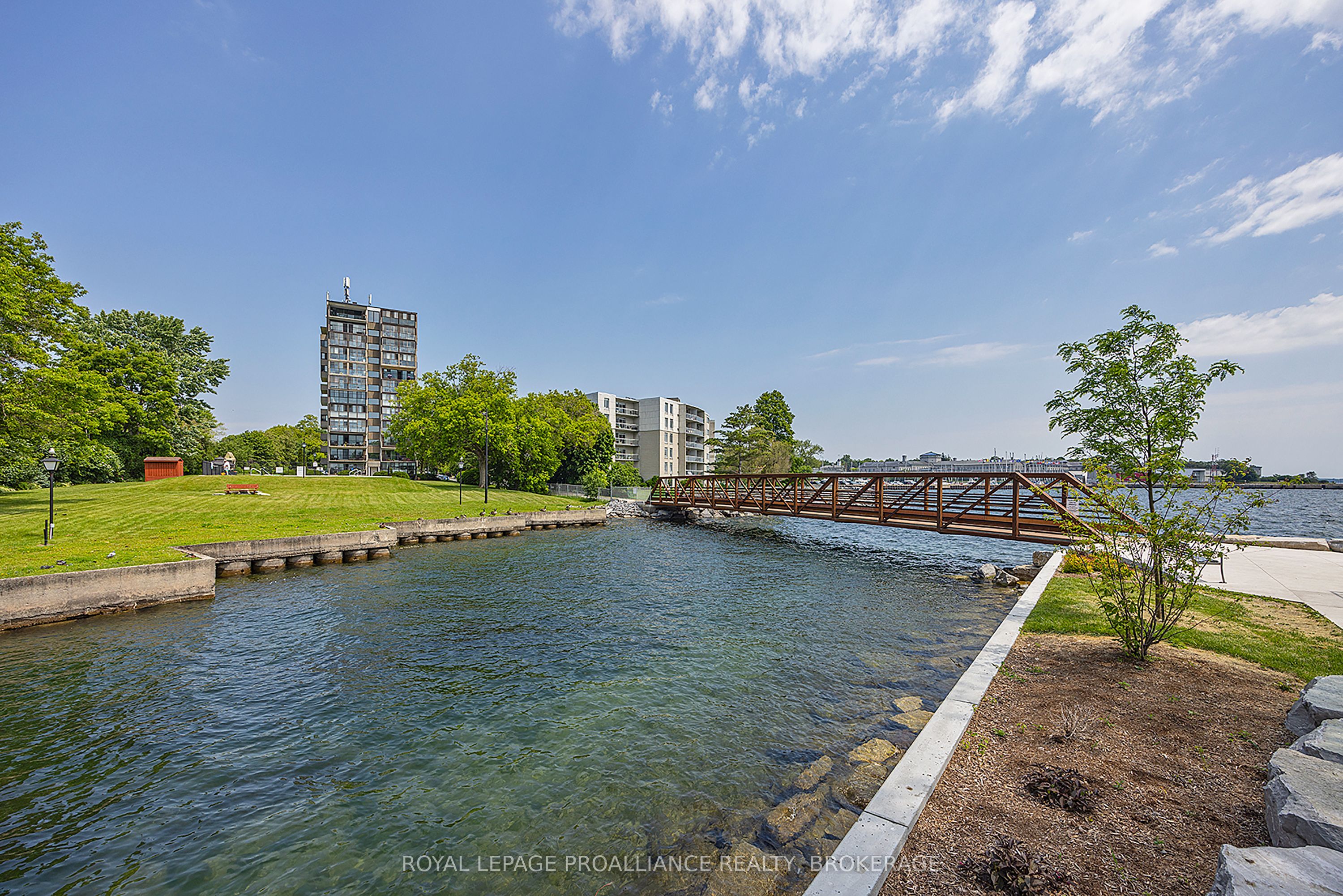 2 Mowat Avenue 806, Kingston, ON K7M 1K1