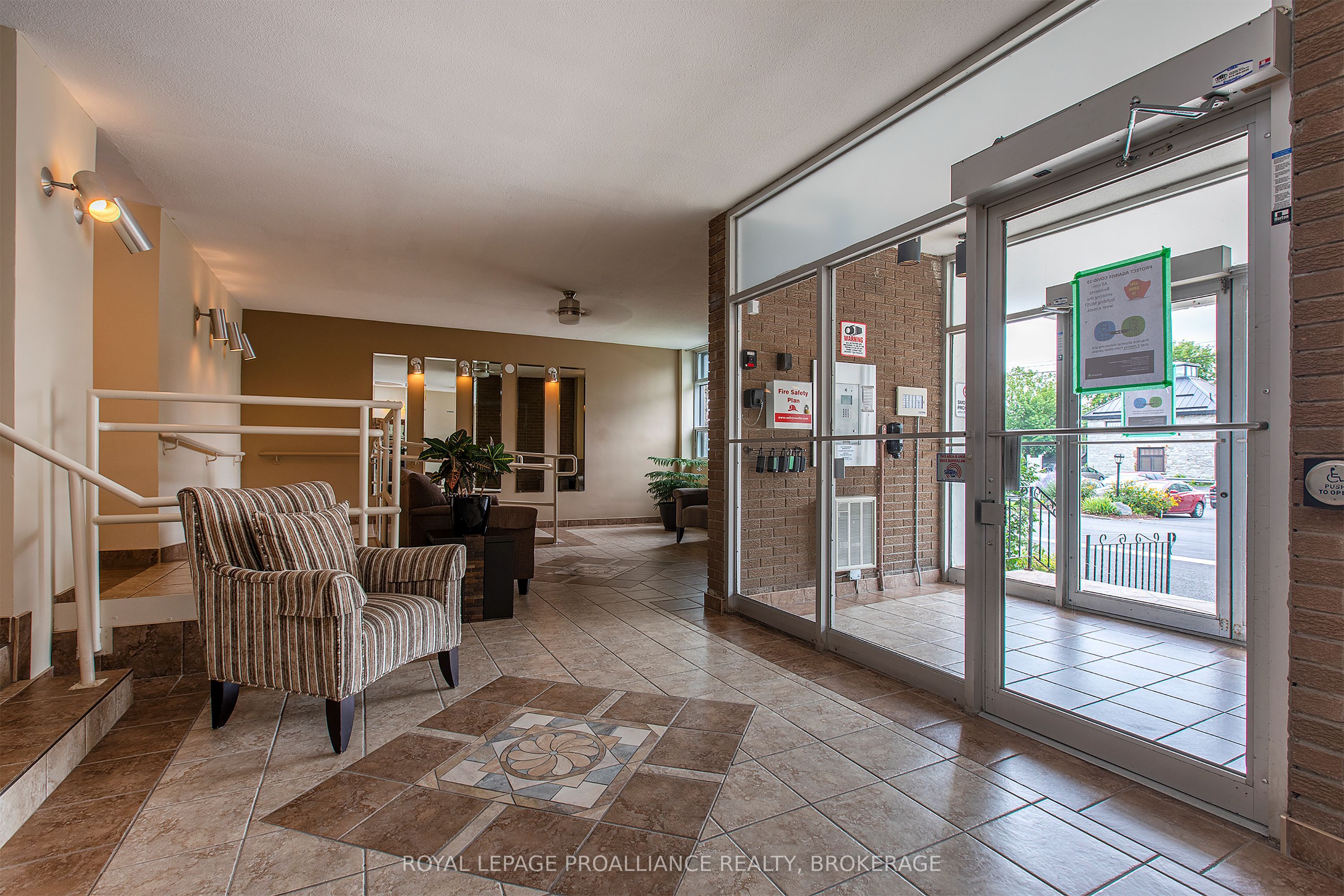 2 Mowat Avenue 806, Kingston, ON K7M 1K1 photo 5