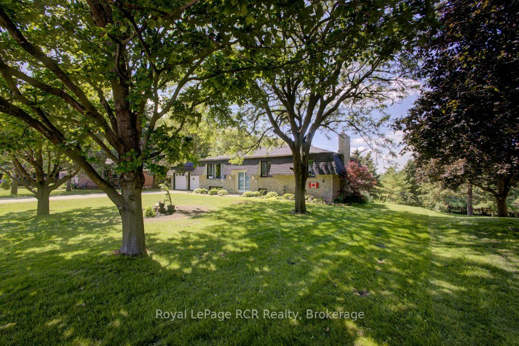 15 Booth Street E, Mapleton, ON N0G 2K0 photo 3