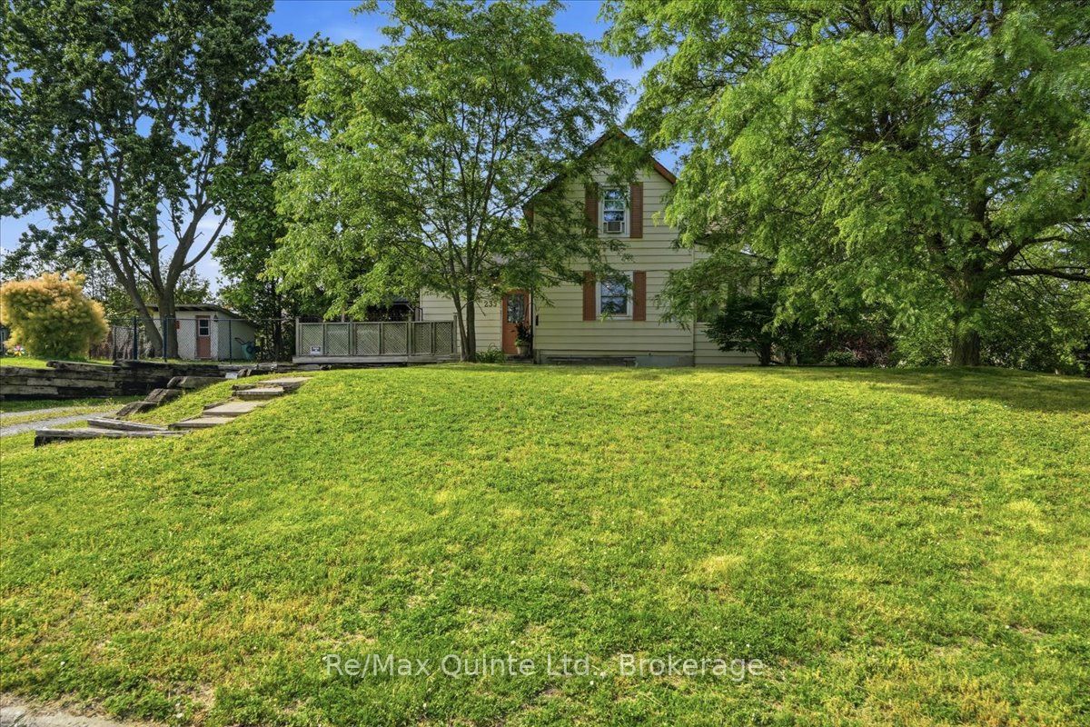 235 Pine Street, Belleville, ON K8N 2N3 photo 2
