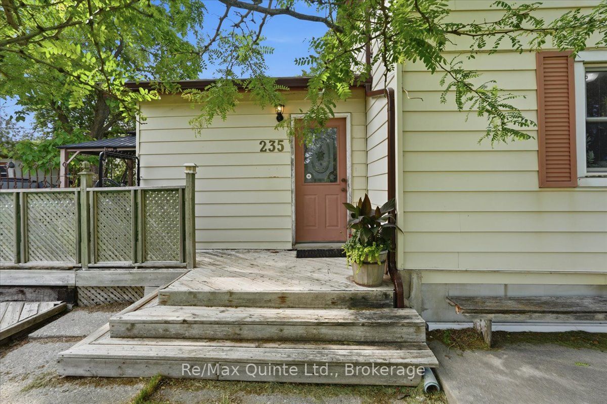 235 Pine Street, Belleville, ON K8N 2N3 photo 3