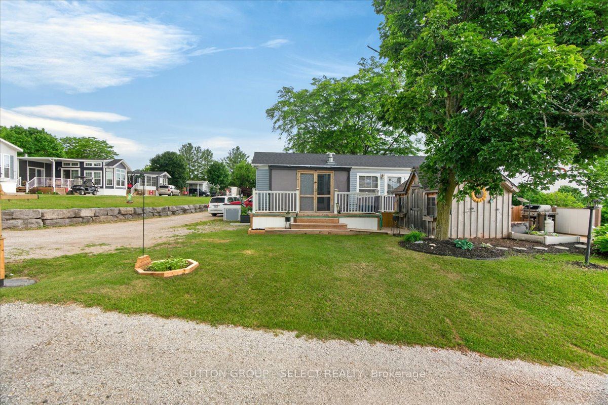 8685 Rock Glen Road 404, Lambton Shores, ON N0M 1B0 photo 4