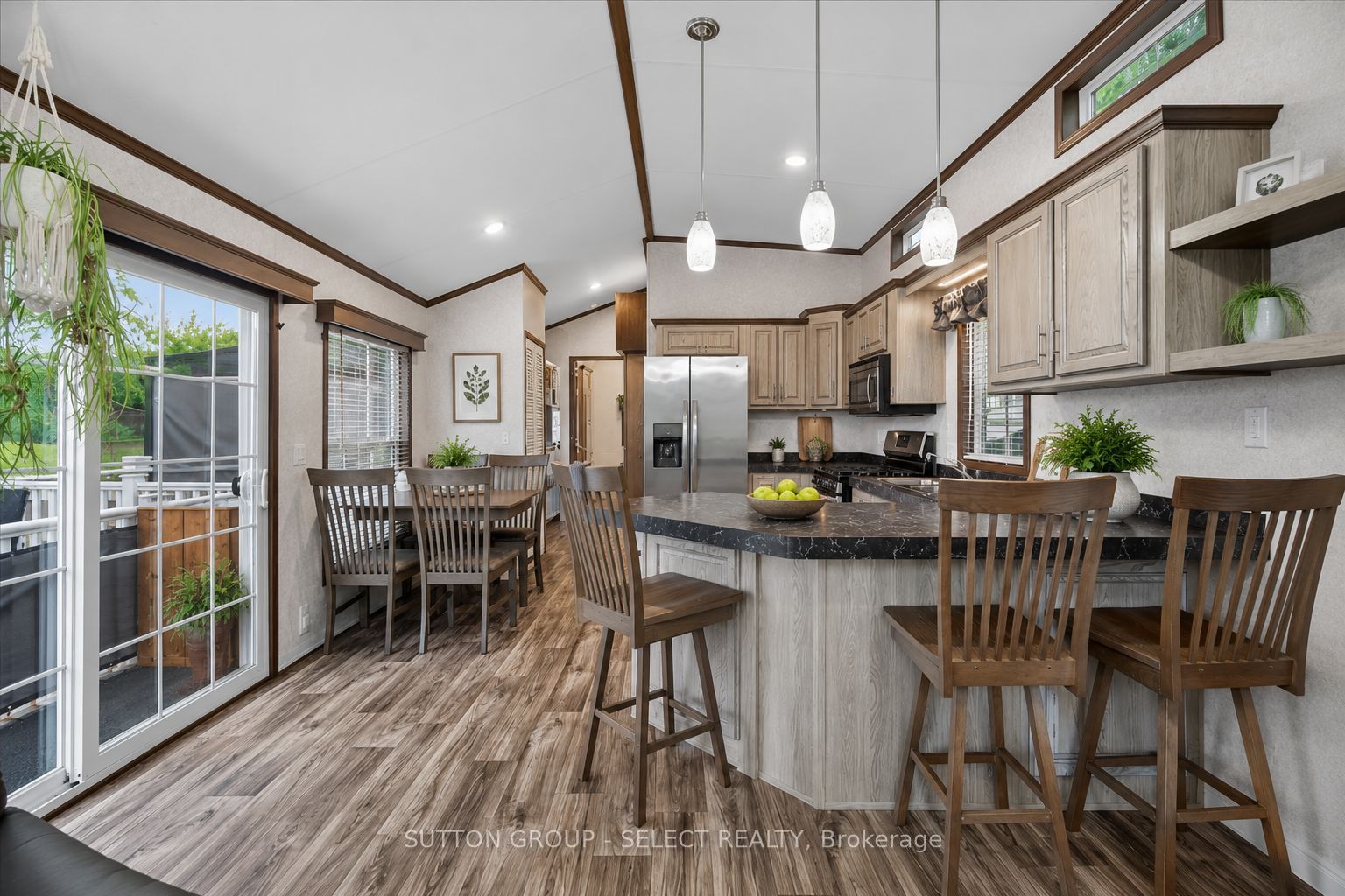 8685 Rock Glen Road 404, Lambton Shores, ON N0M 1B0 photo 5