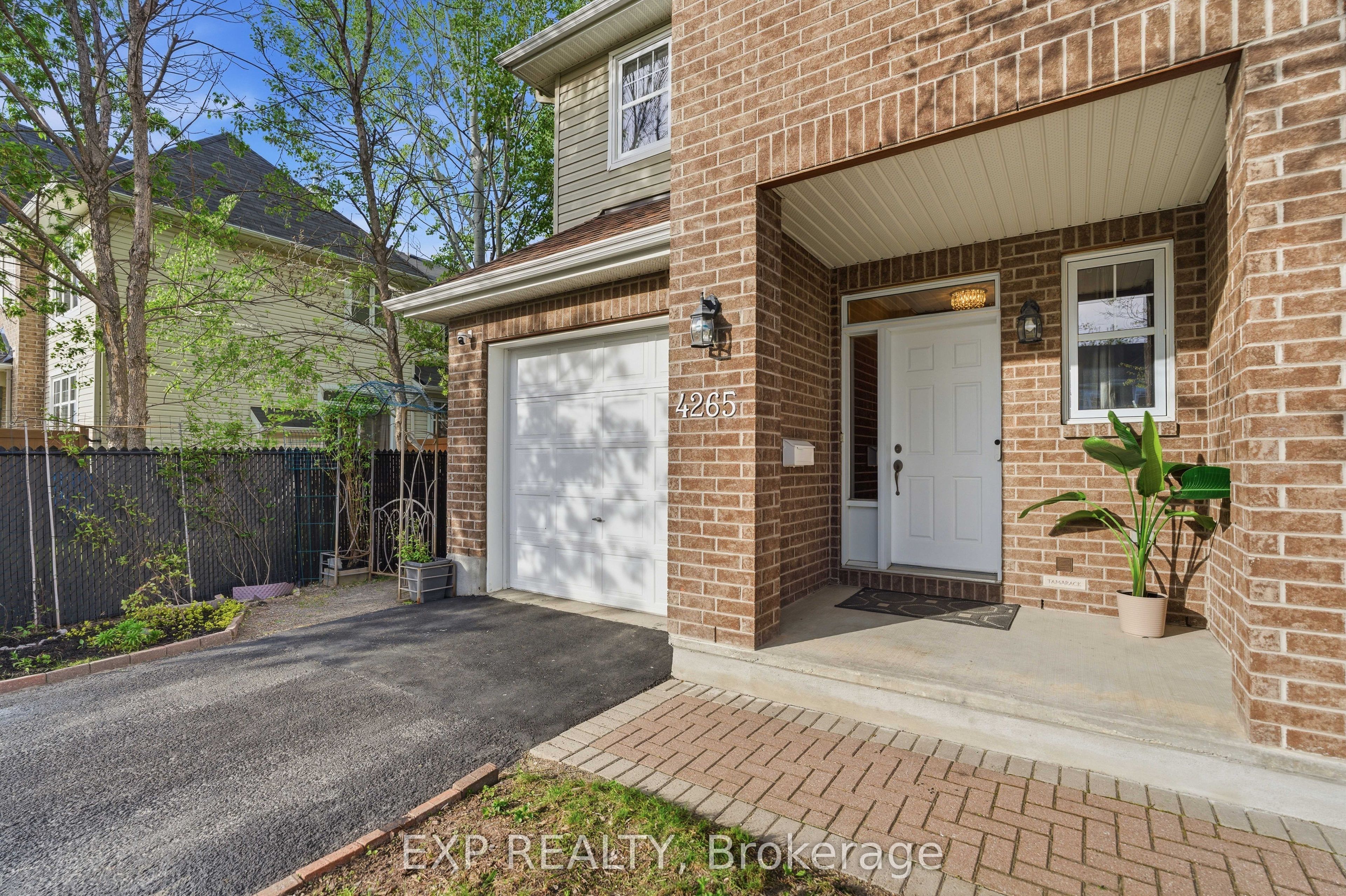 4265 Kelly Farm Drive, Blossom Park - Airport and Area, ON K1T 0A6 photo 2