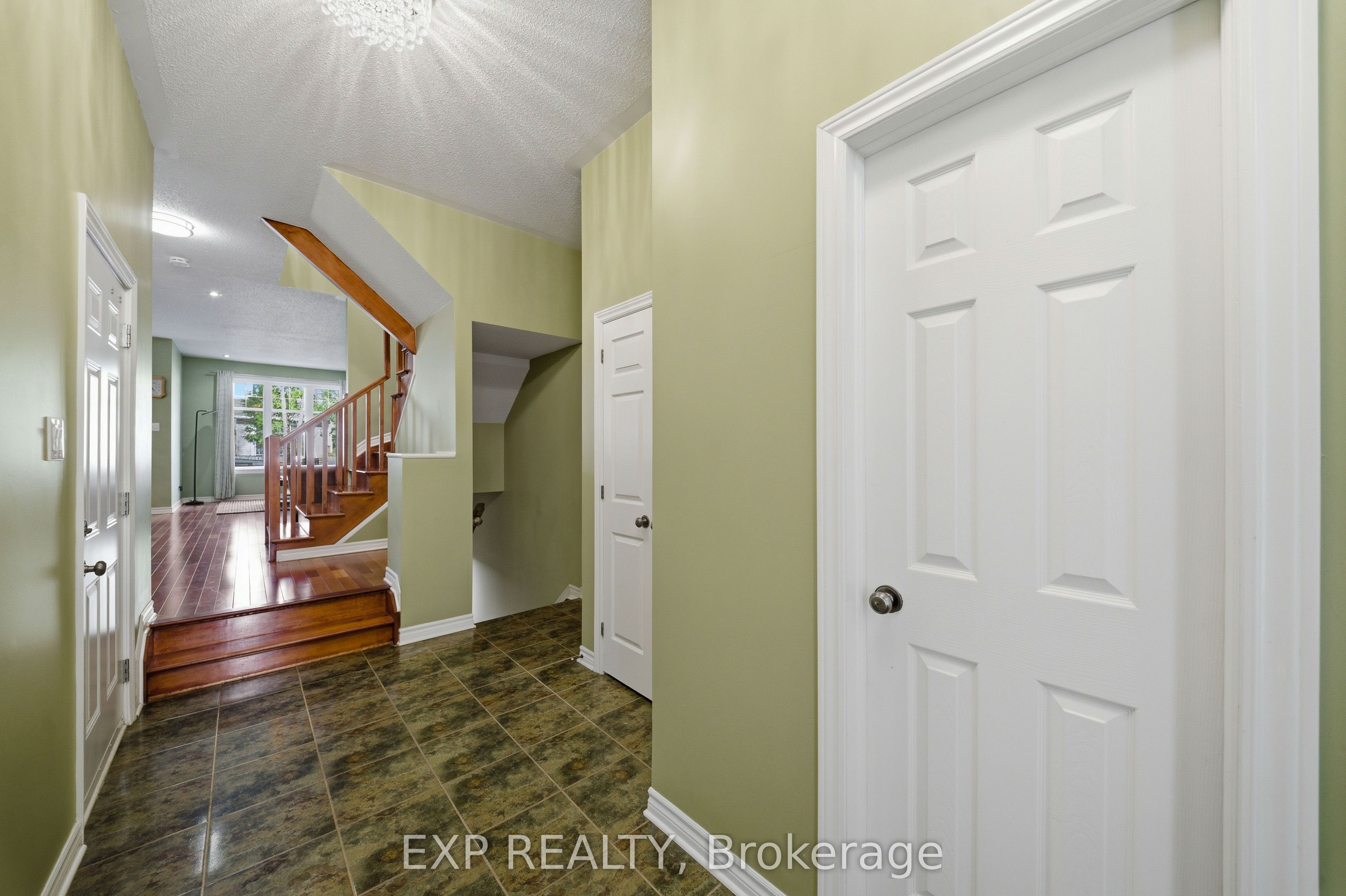 4265 Kelly Farm Drive, Blossom Park - Airport and Area, ON K1T 0A6 photo 3