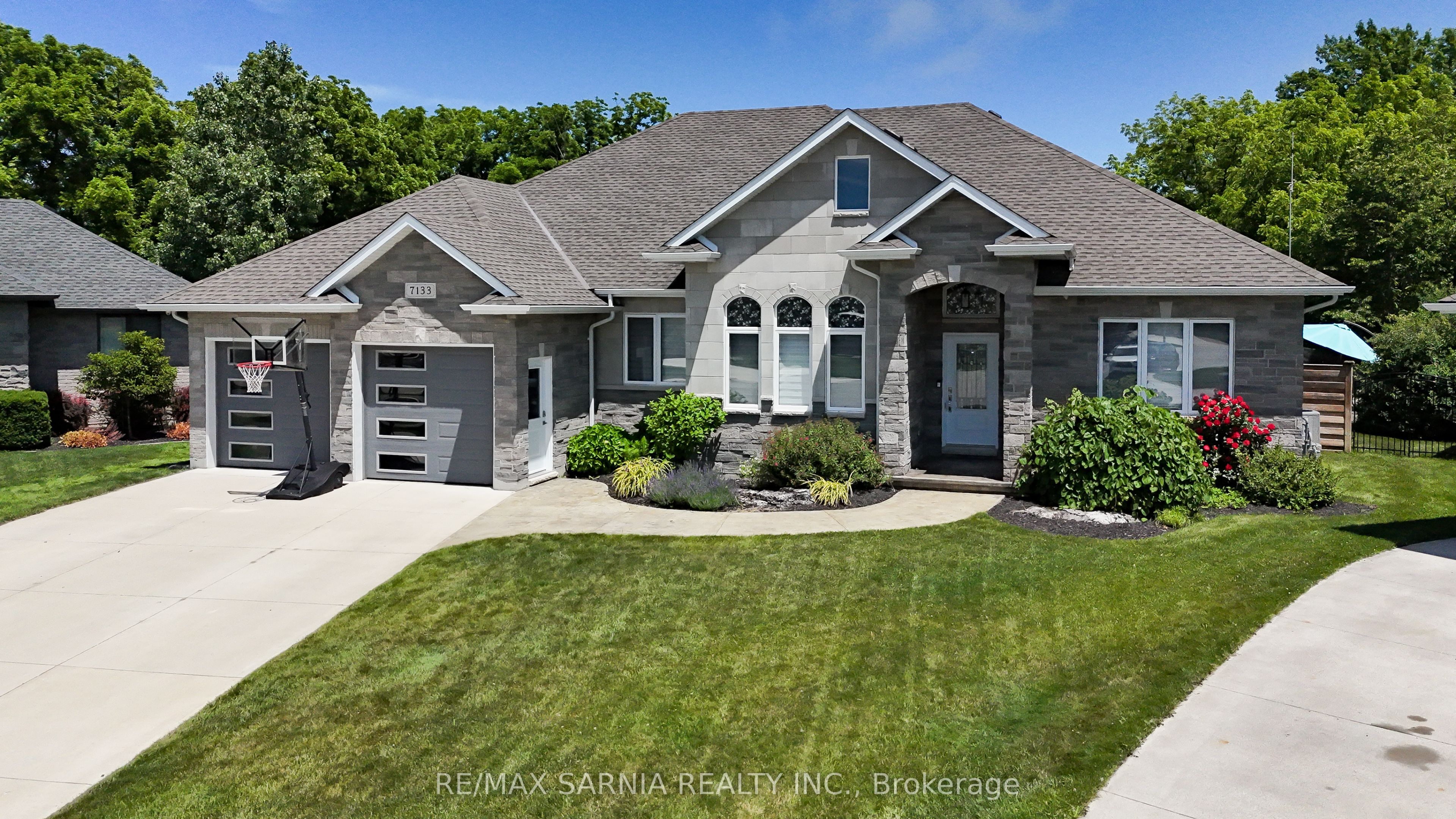 7133 Muskoka Trail, Plympton-Wyoming, ON N0N 1E0 photo 2