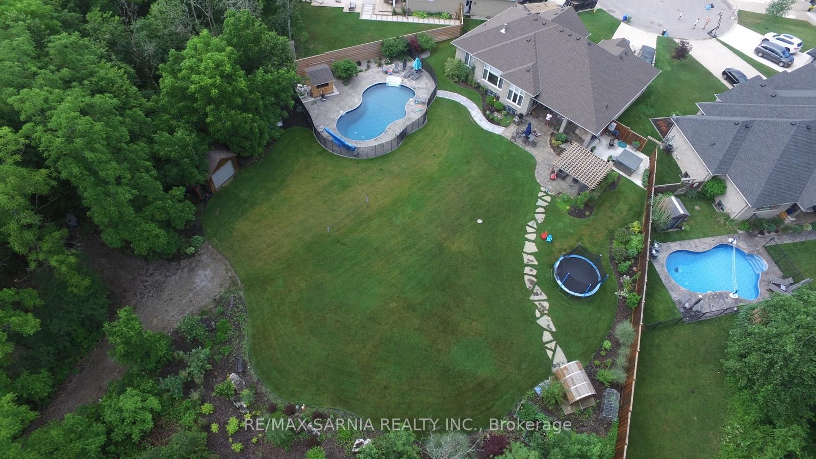 7133 Muskoka Trail, Plympton-Wyoming, ON N0N 1E0 photo 3
