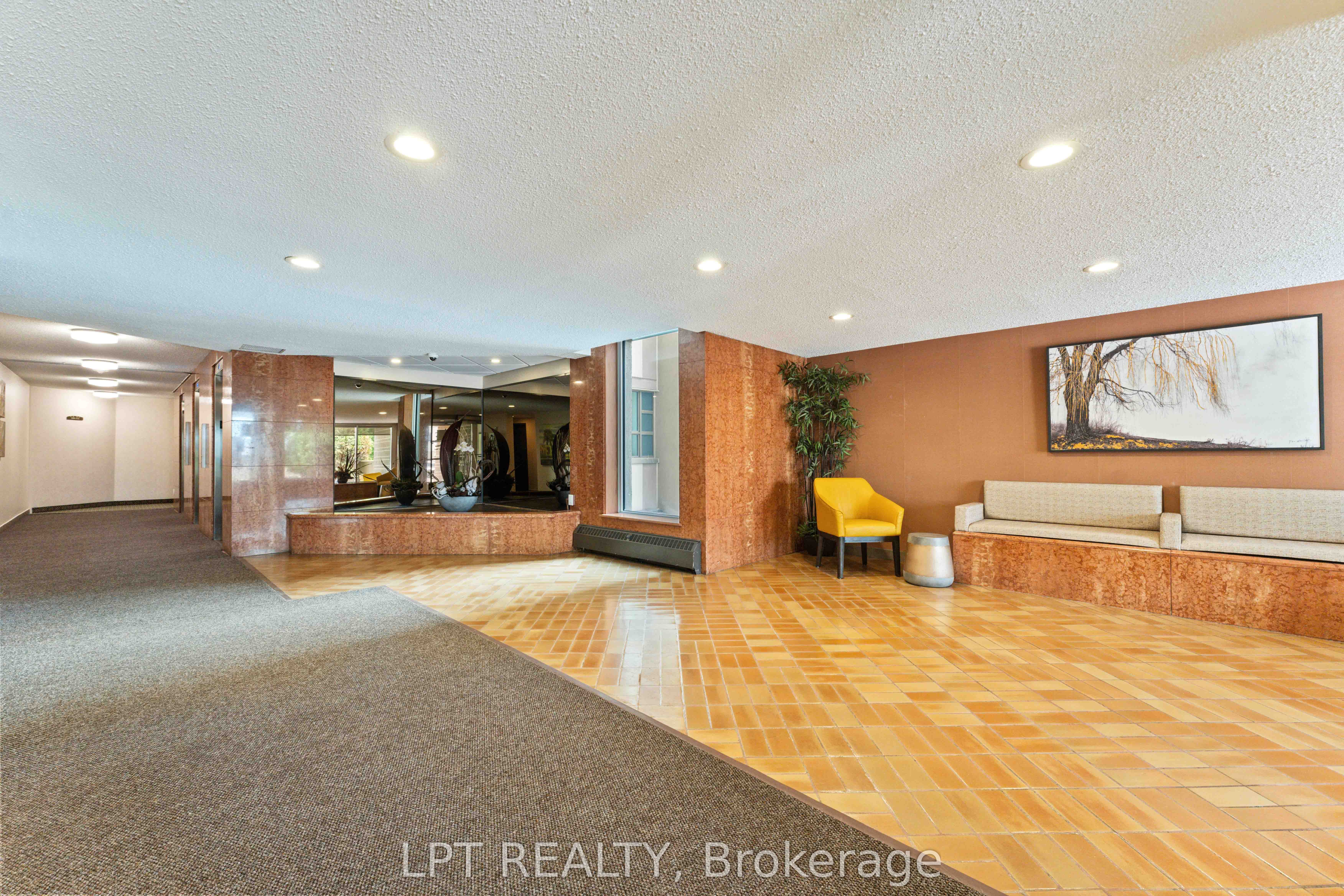 555 Brittany Drive 314, Manor Park - Cardinal Glen and Area, ON K1K 4C5 photo 3