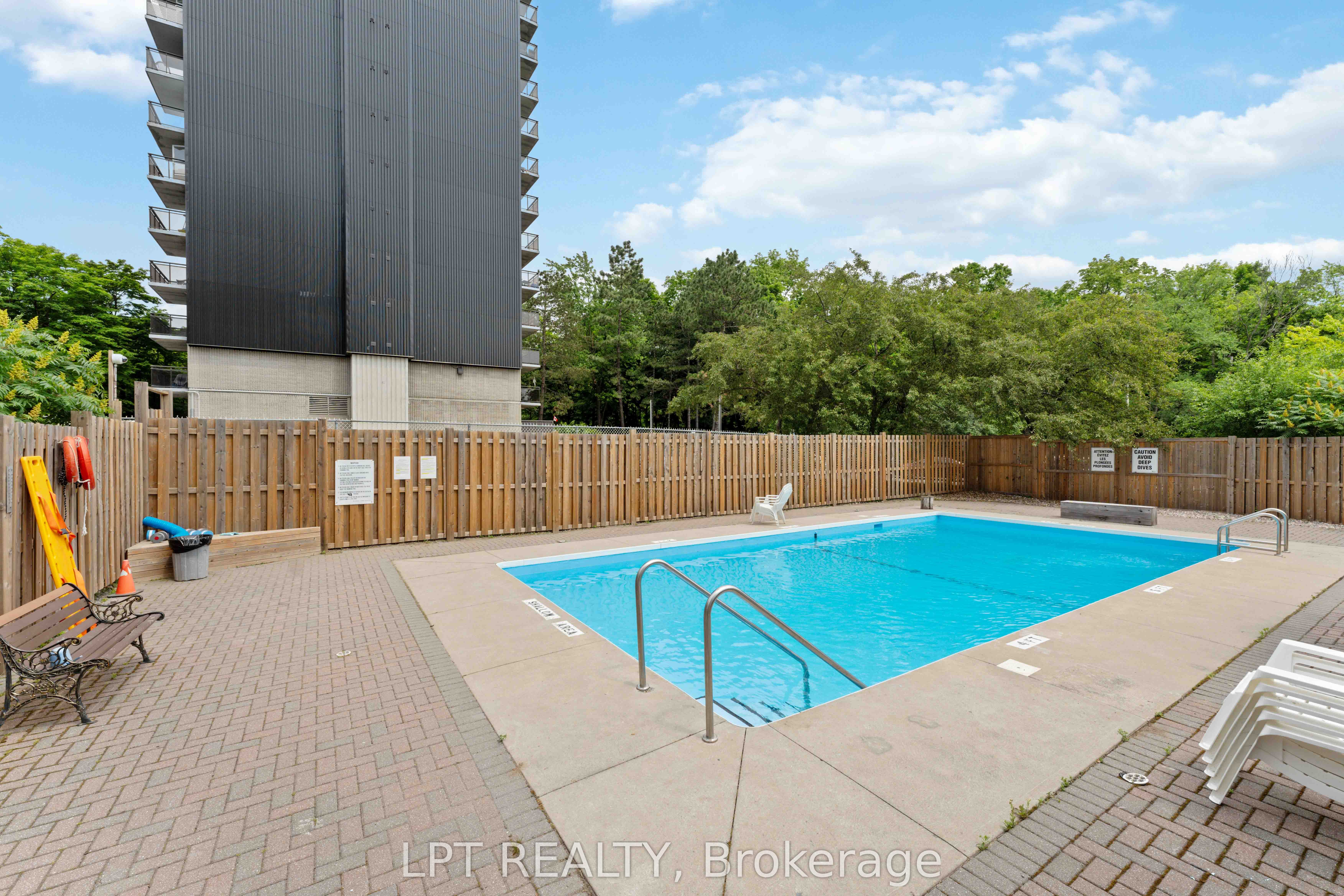 555 Brittany Drive 314, Manor Park - Cardinal Glen and Area, ON K1K 4C5 photo 5