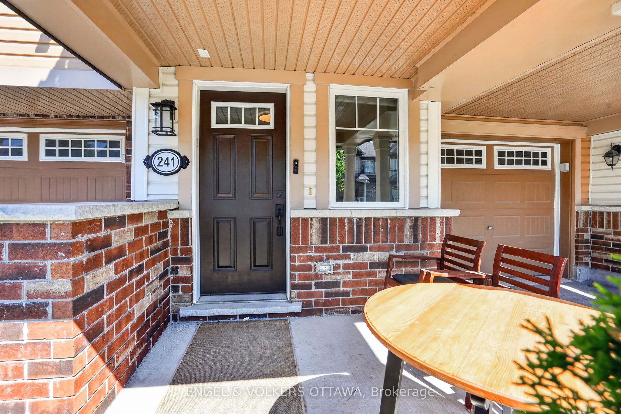 241 Par-La-Ville Circle, Stittsville - Munster - Richmond, ON K2S 0T6 photo 2
