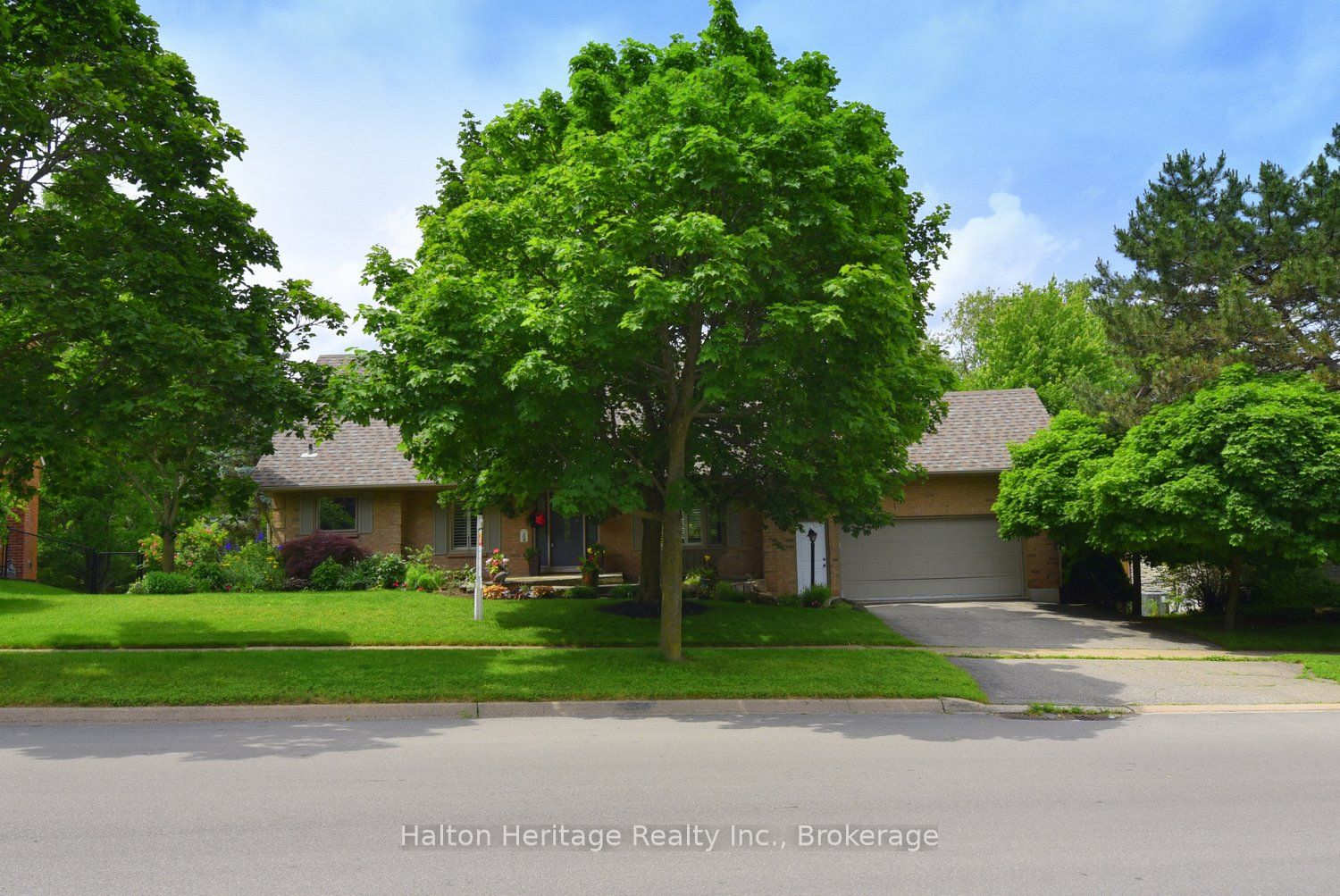 34 Howard Boulevard, Hamilton, ON L8B 0G3 photo 2