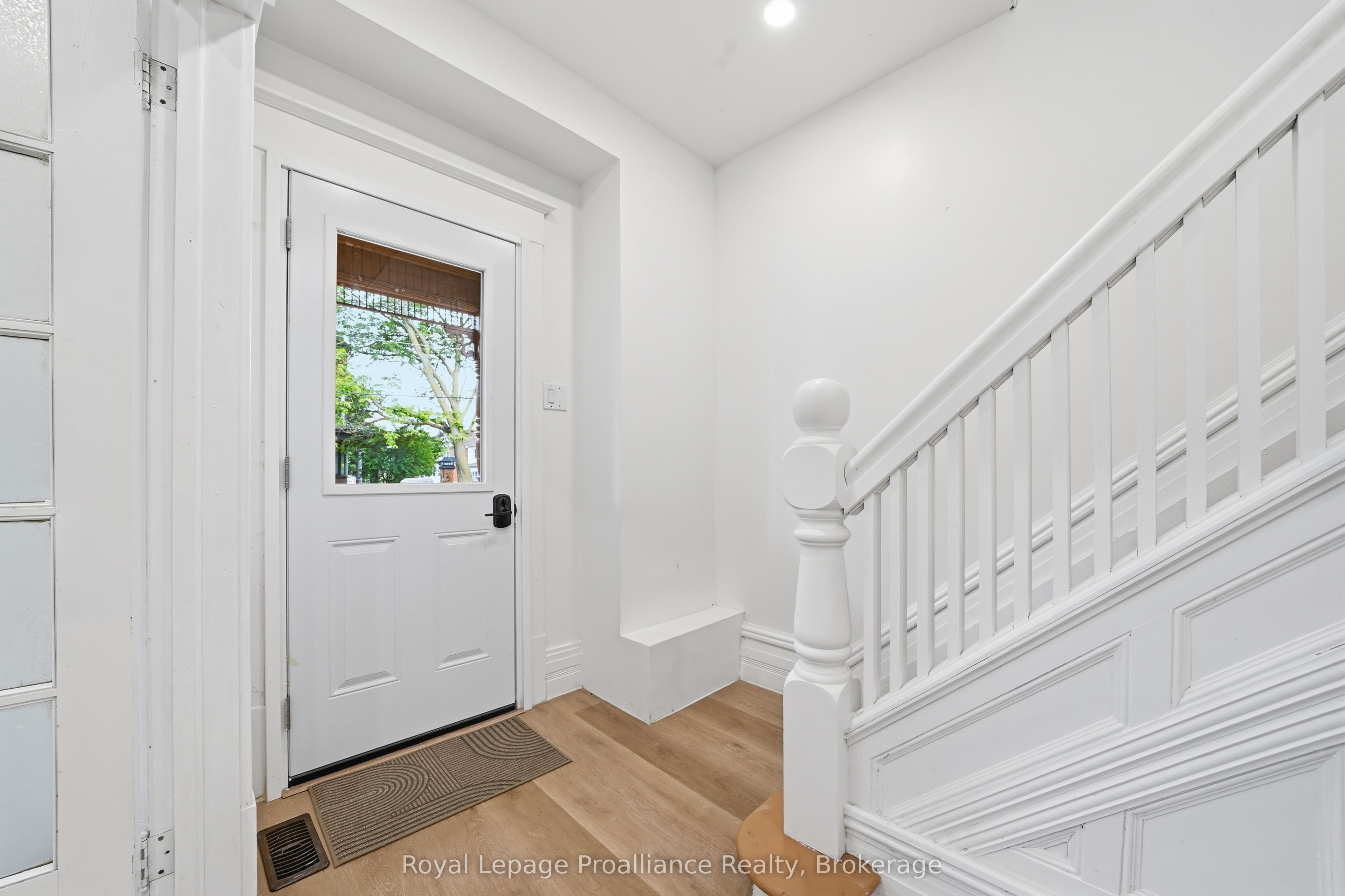 79 Bridge Street W, Belleville, ON K8P 1J4 photo 5