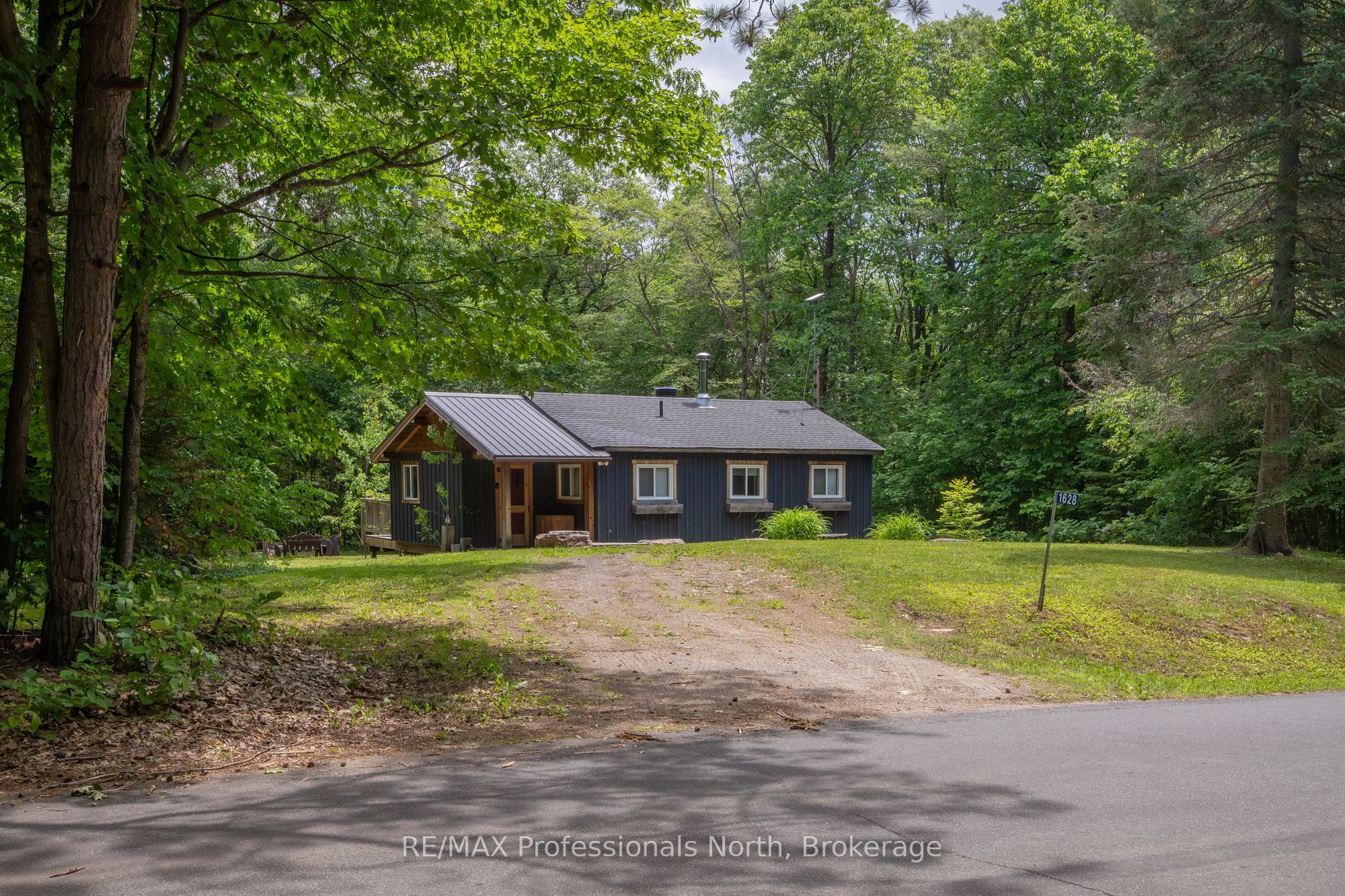 1628 Boshkung Lake Road, Algonquin Highlands, ON K0M 1J1 photo 2