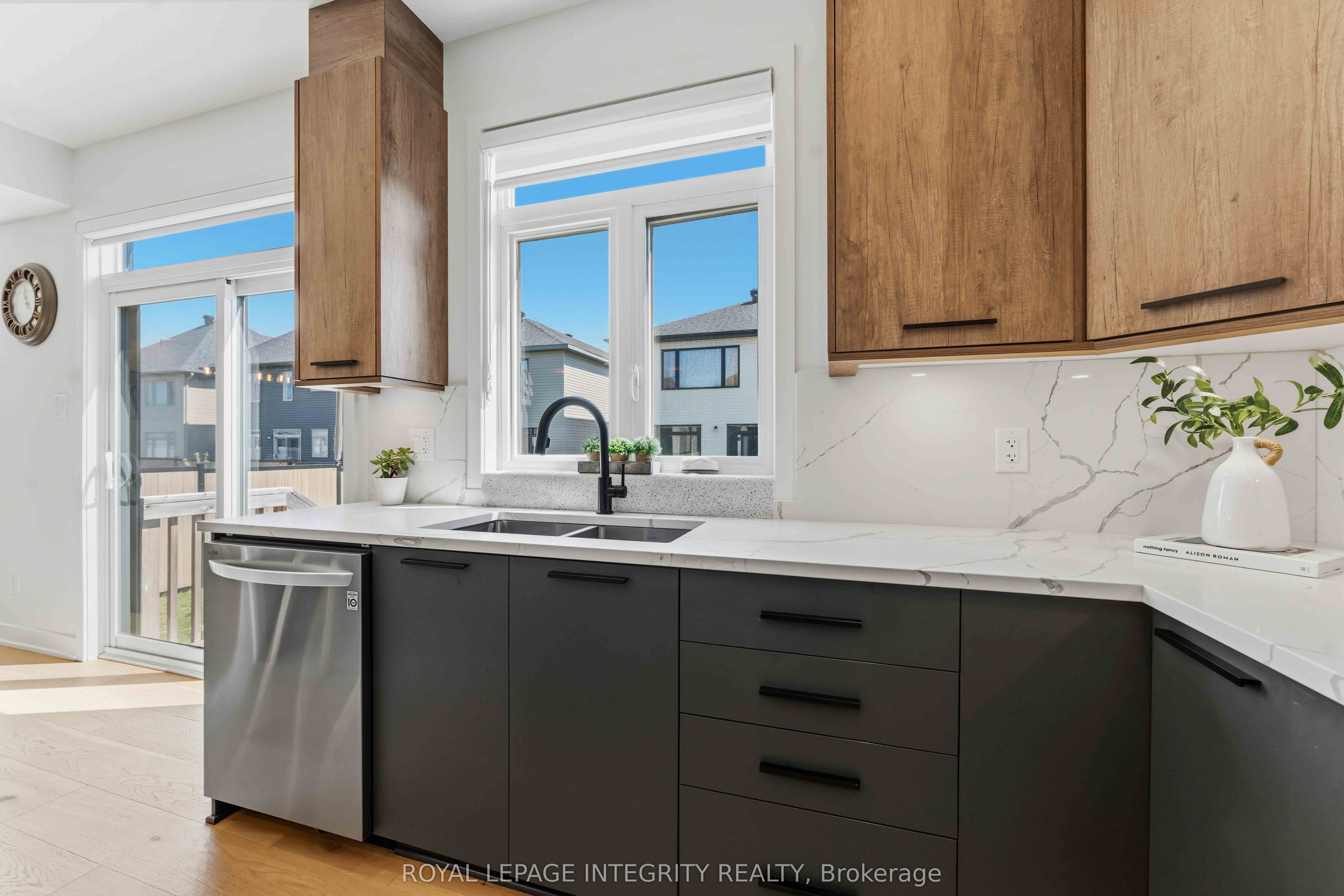 698 Odyssey Way, Leitrim, ON K1T 0V3 photo 4