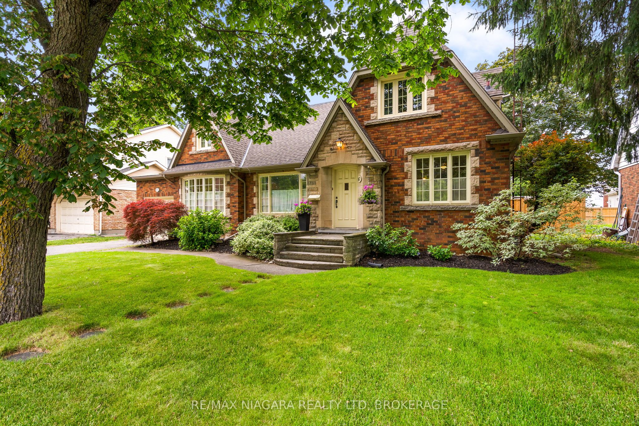 97 Glenridge Avenue, St. Catharines, ON L2R 4X4 photo 2