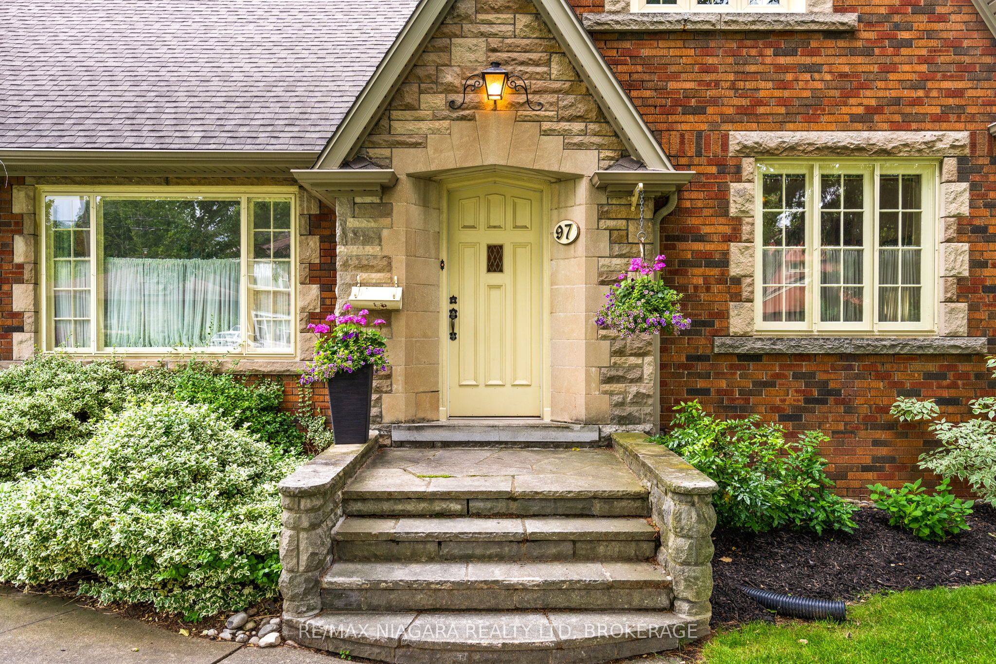 97 Glenridge Avenue, St. Catharines, ON L2R 4X4 photo 3