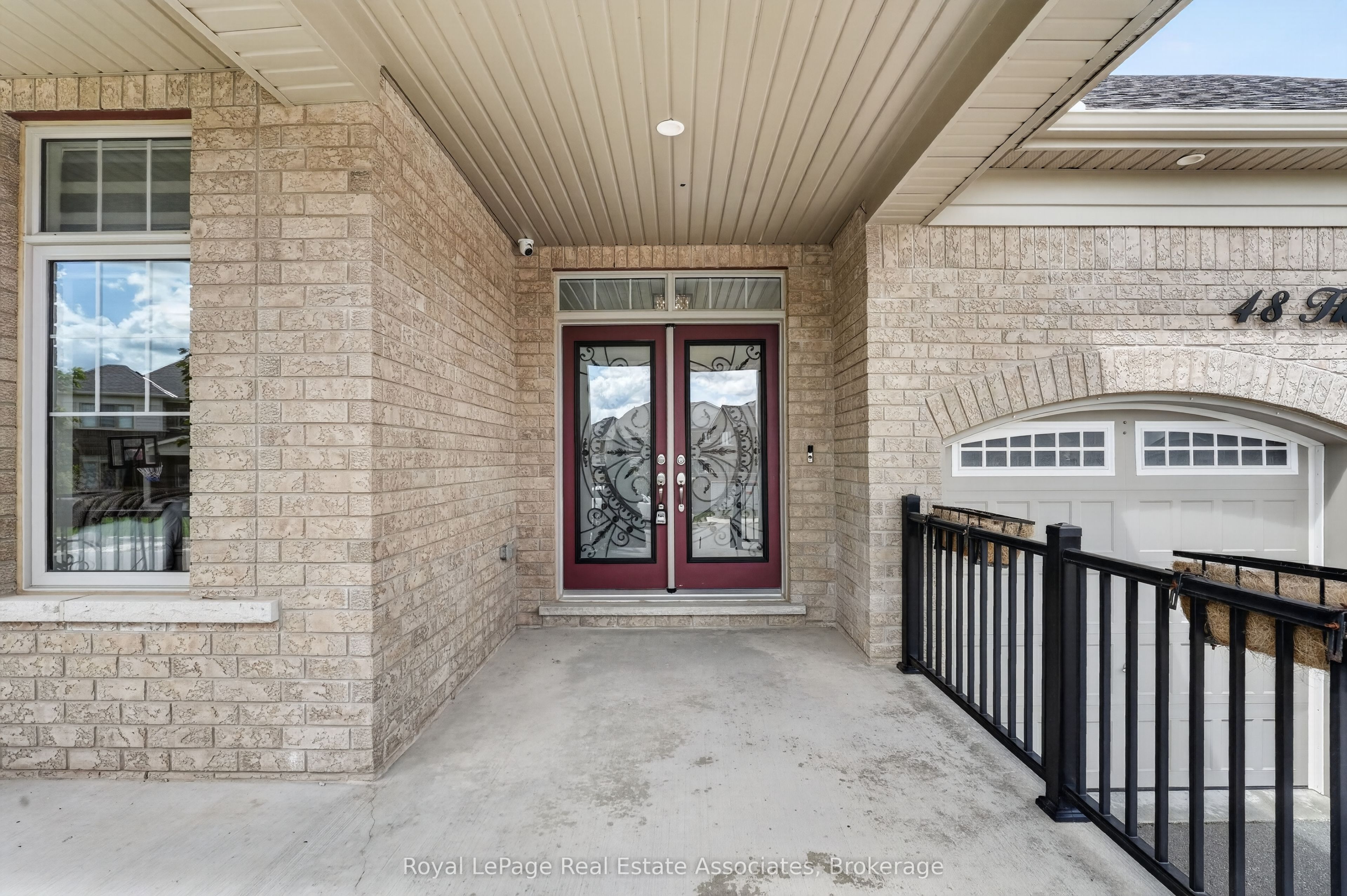 48 HARPIN Way E, Centre Wellington, ON N1M 0E9 photo 2