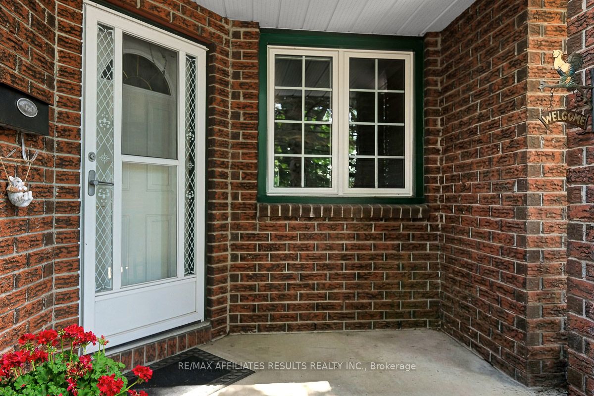 93 Mountshannon Drive, Barrhaven, ON K2J 4C2 photo 2