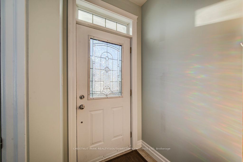 555 King Street E 201, Kitchener, ON N2G 2L9 photo 2
