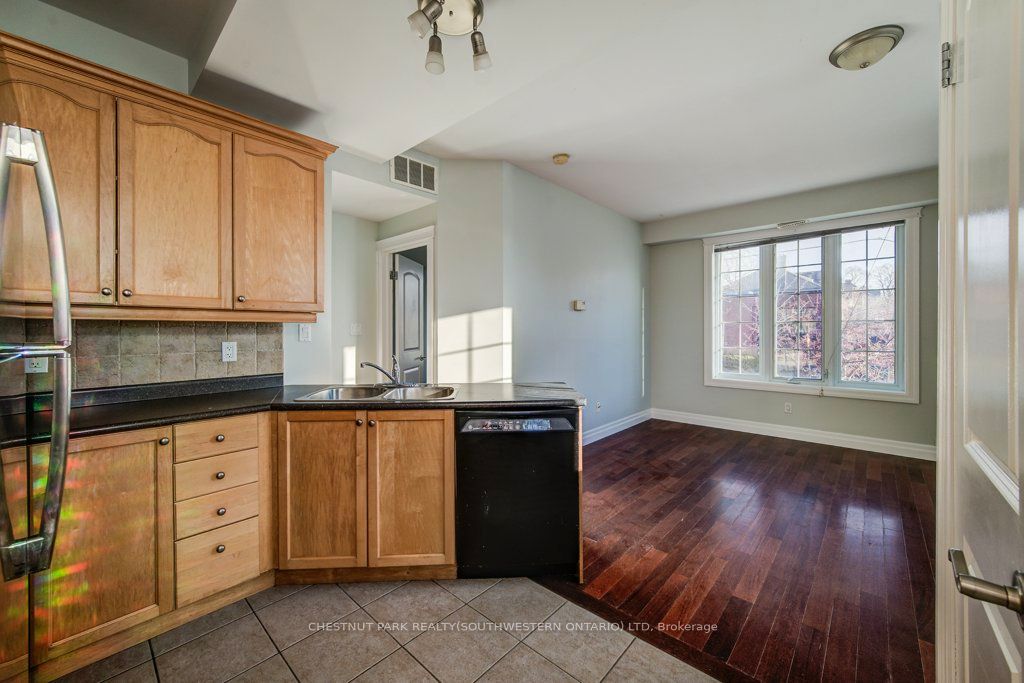 555 King Street E 201, Kitchener, ON N2G 2L9 photo 4
