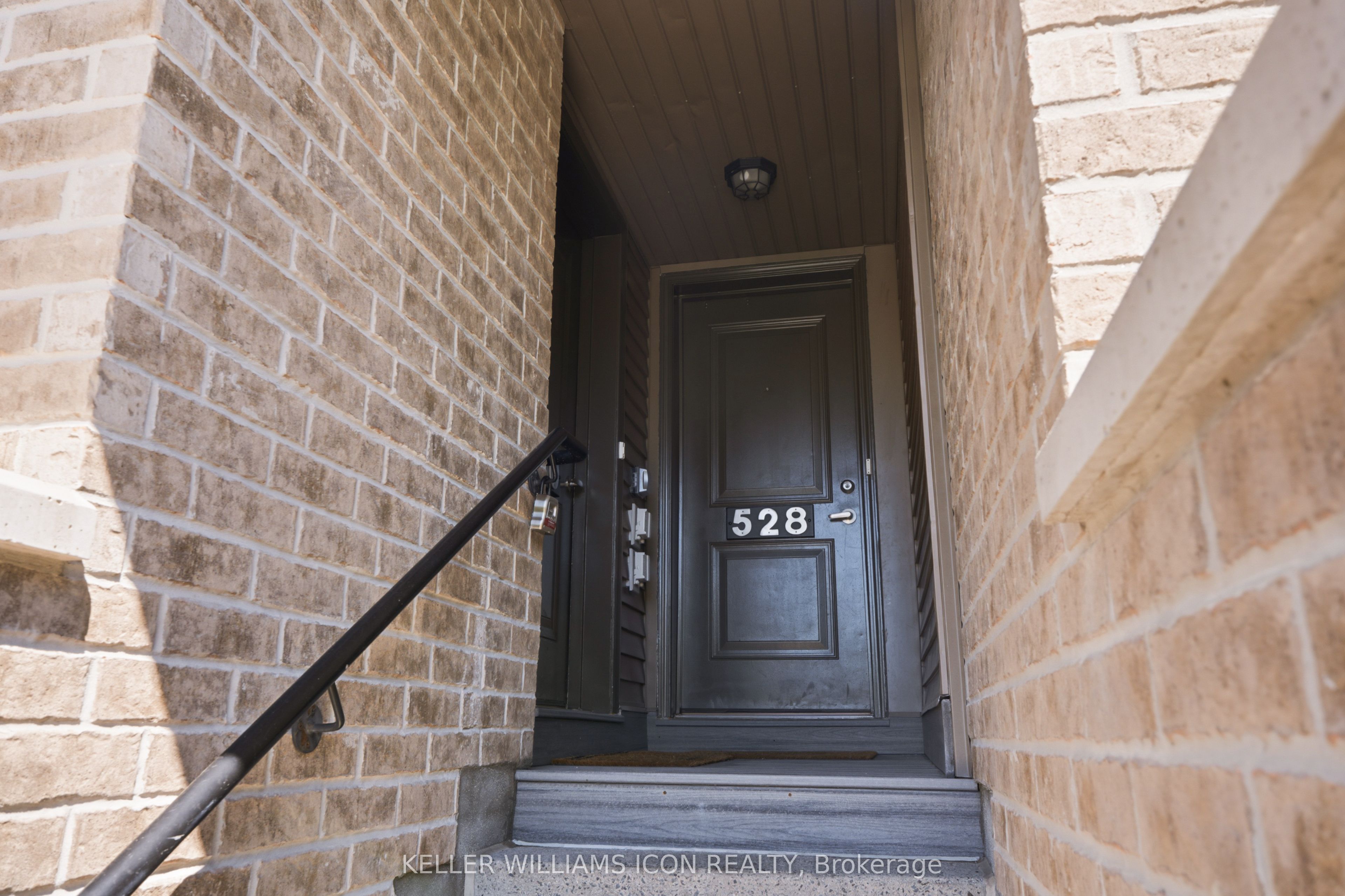 528 Clearbrook Drive, Barrhaven, ON K2J 5X5 photo 2