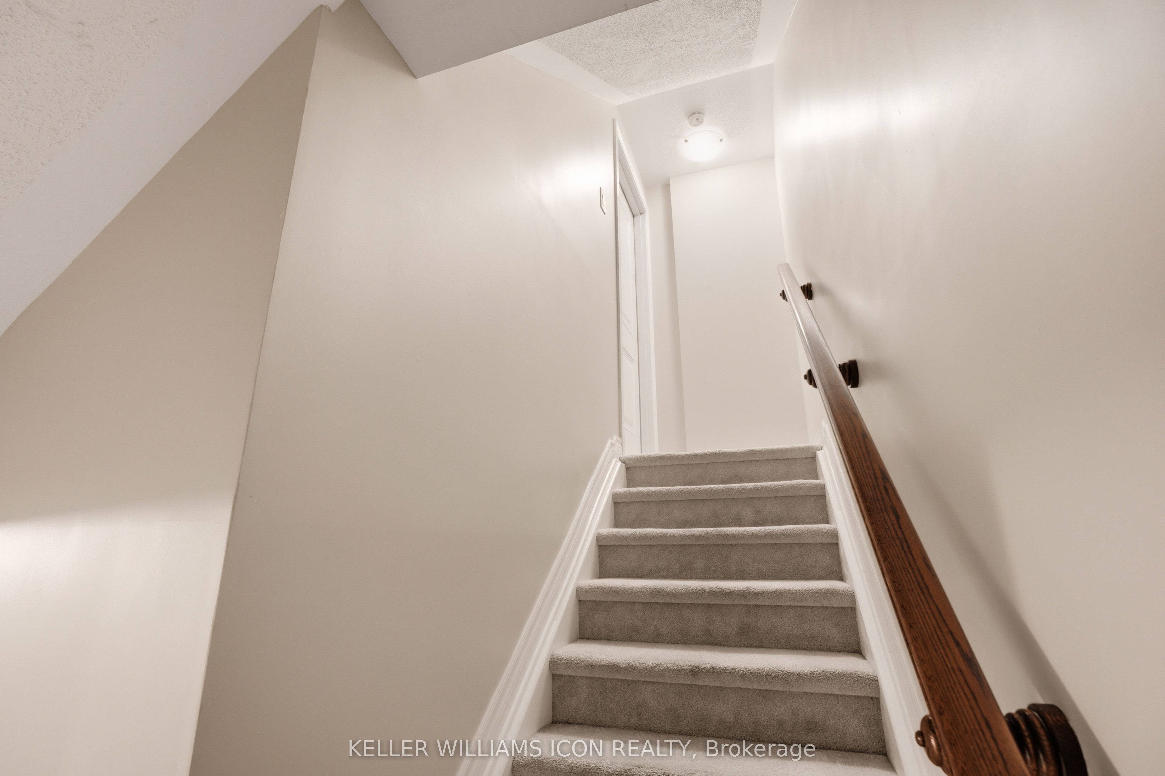 528 Clearbrook Drive, Barrhaven, ON K2J 5X5 photo 3