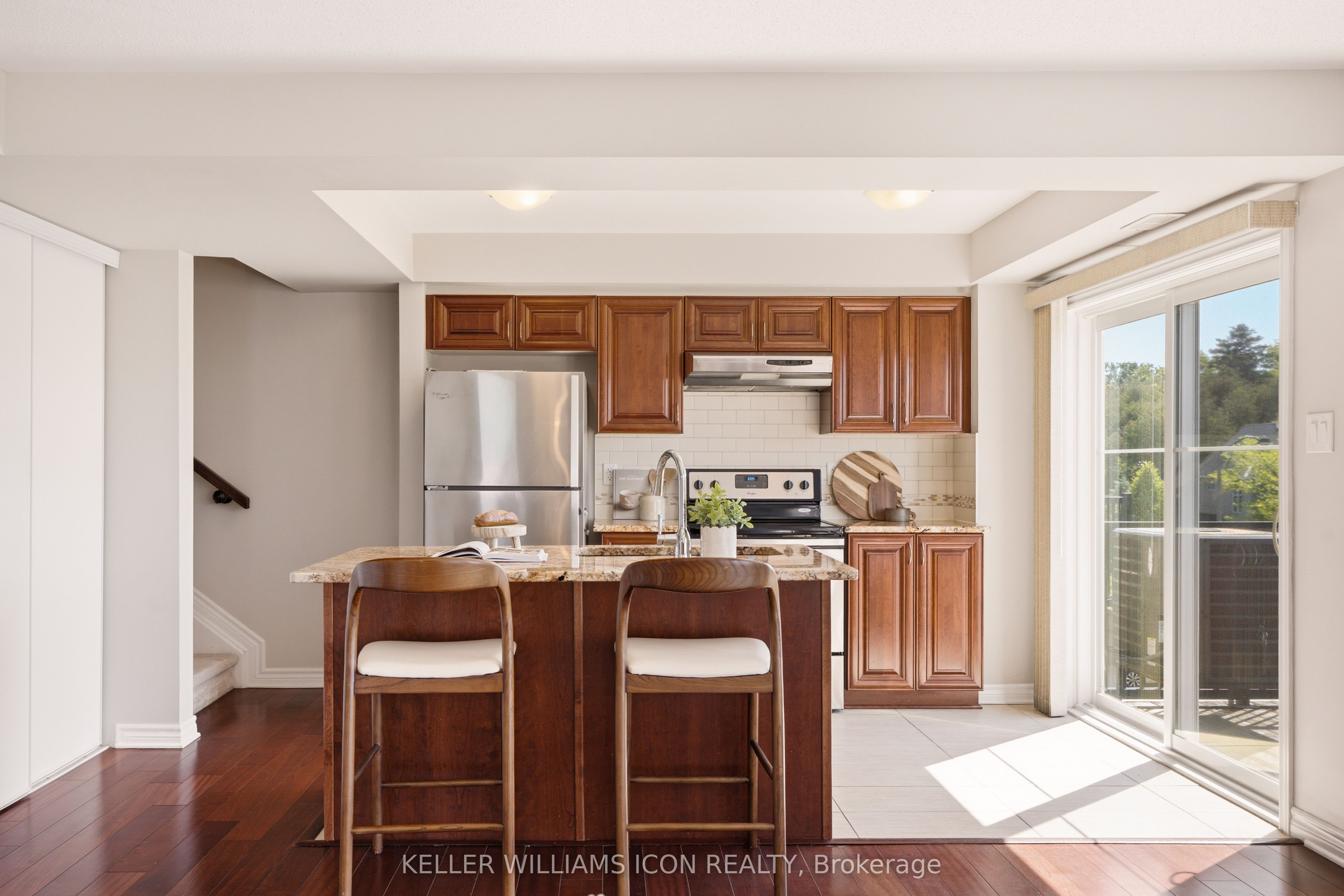 528 Clearbrook Drive, Barrhaven, ON K2J 5X5 photo 5