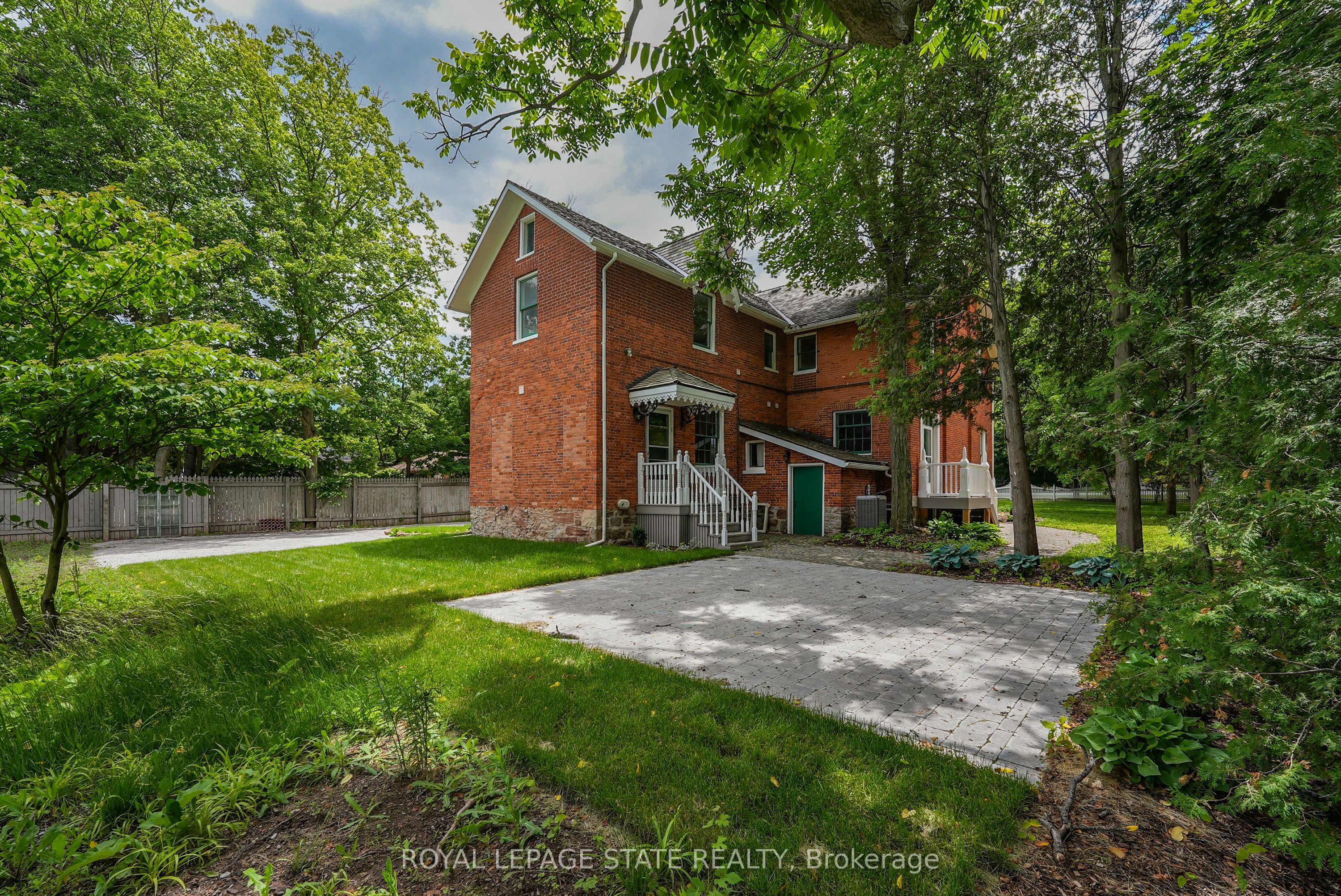 262 Main Street W, Grimsby, ON L3M 1S4 photo 3
