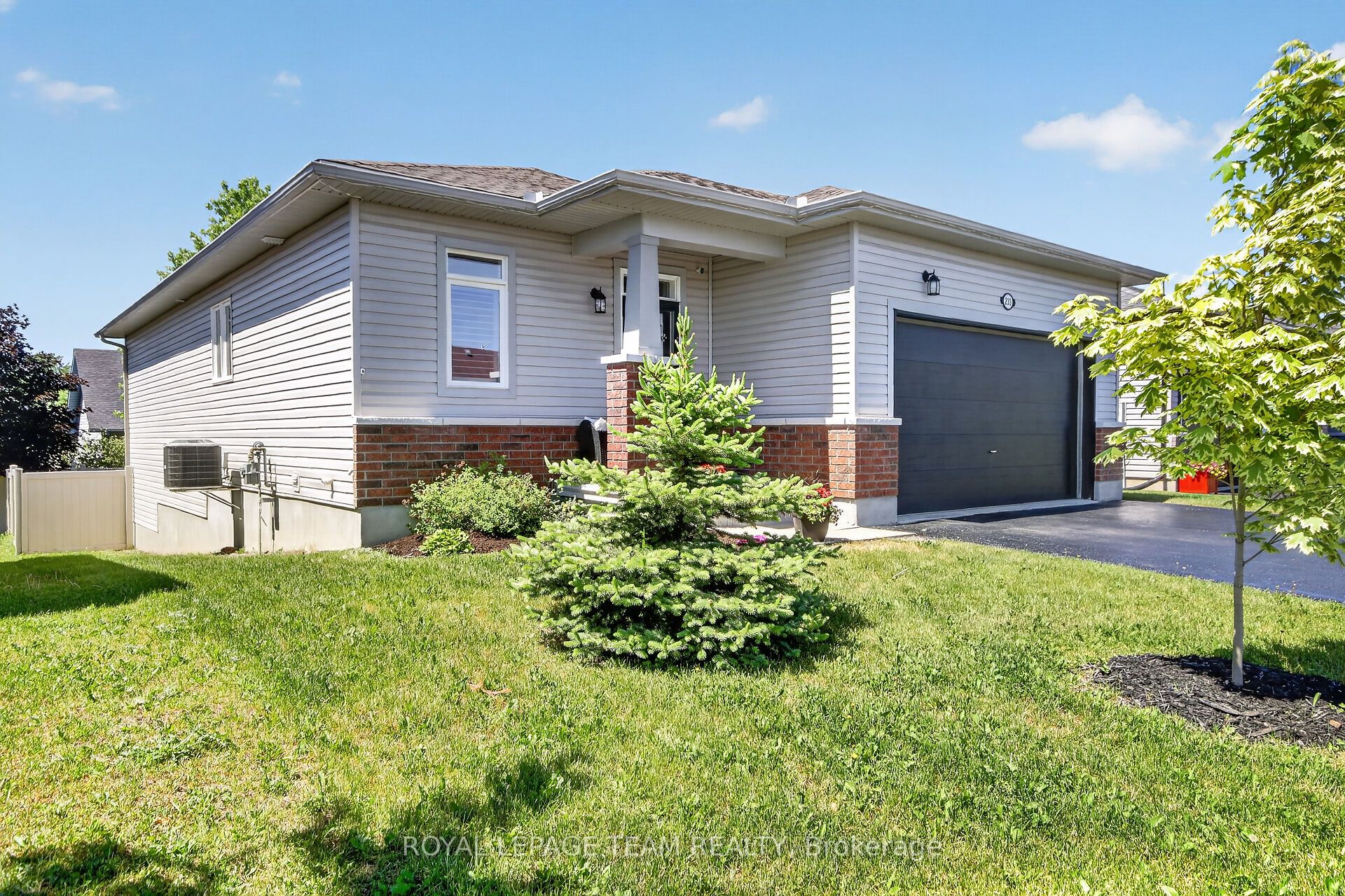 233 Edey Street, Arnprior, ON K7S 0G3 photo 2