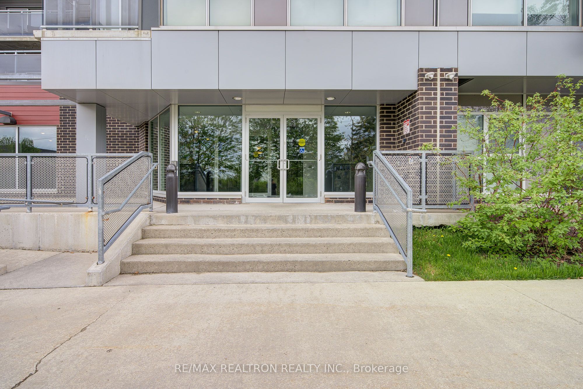 251 Hemlock Street 519, Waterloo, ON N2L 0H2 photo 3