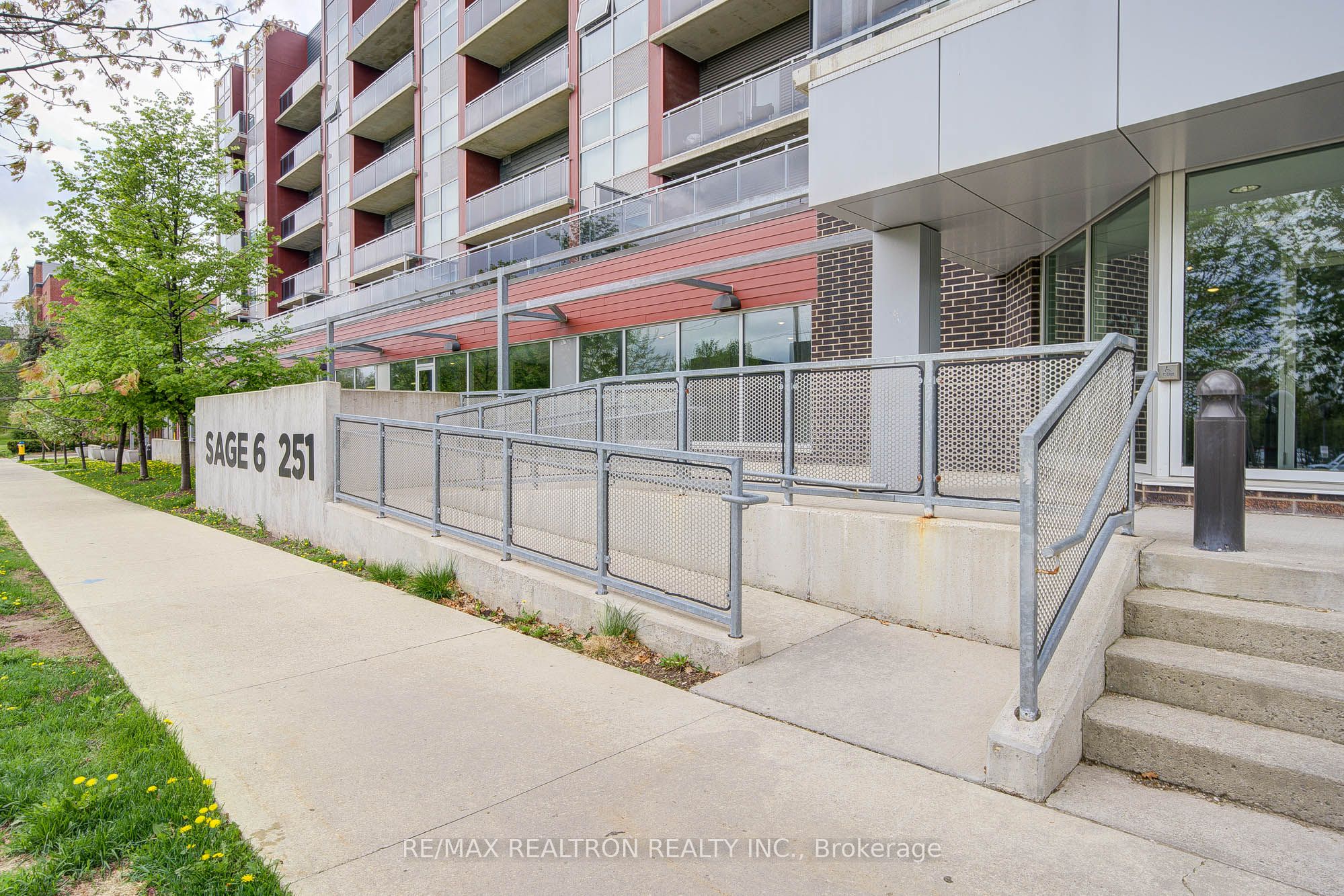251 Hemlock Street 519, Waterloo, ON N2L 0H2 photo 4