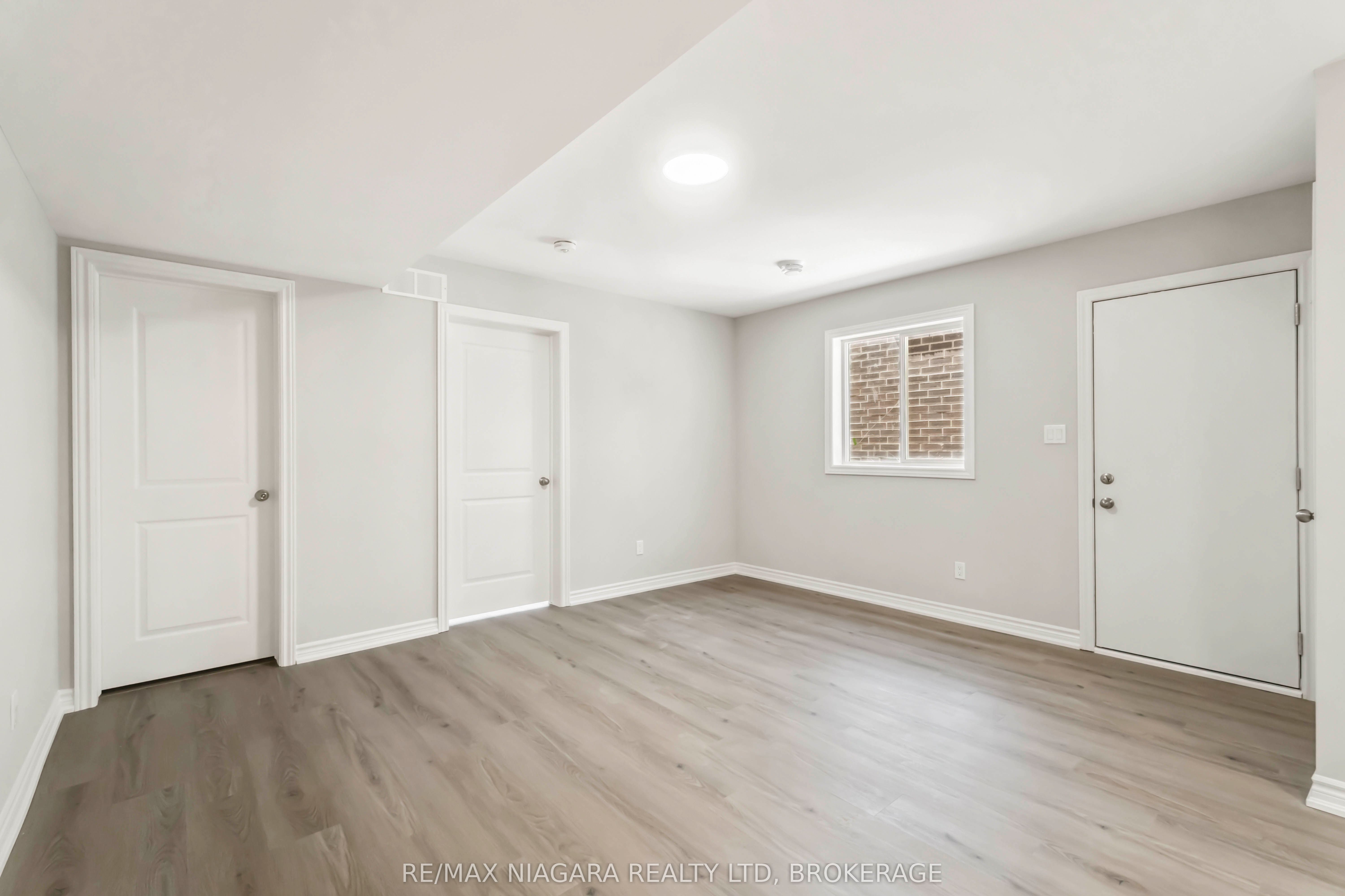 31 Superior Street Lower, Welland, ON L3B 0N9 photo 3