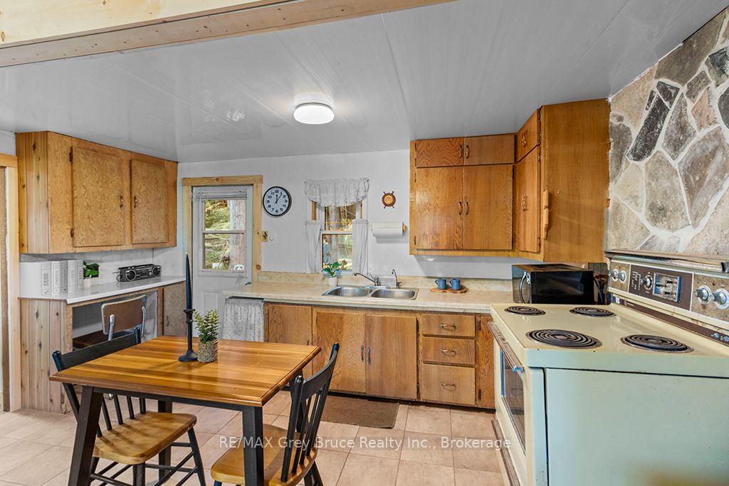 609 Stokes Bay Road, Northern Bruce Peninsula, ON N0H 2M0 photo 4