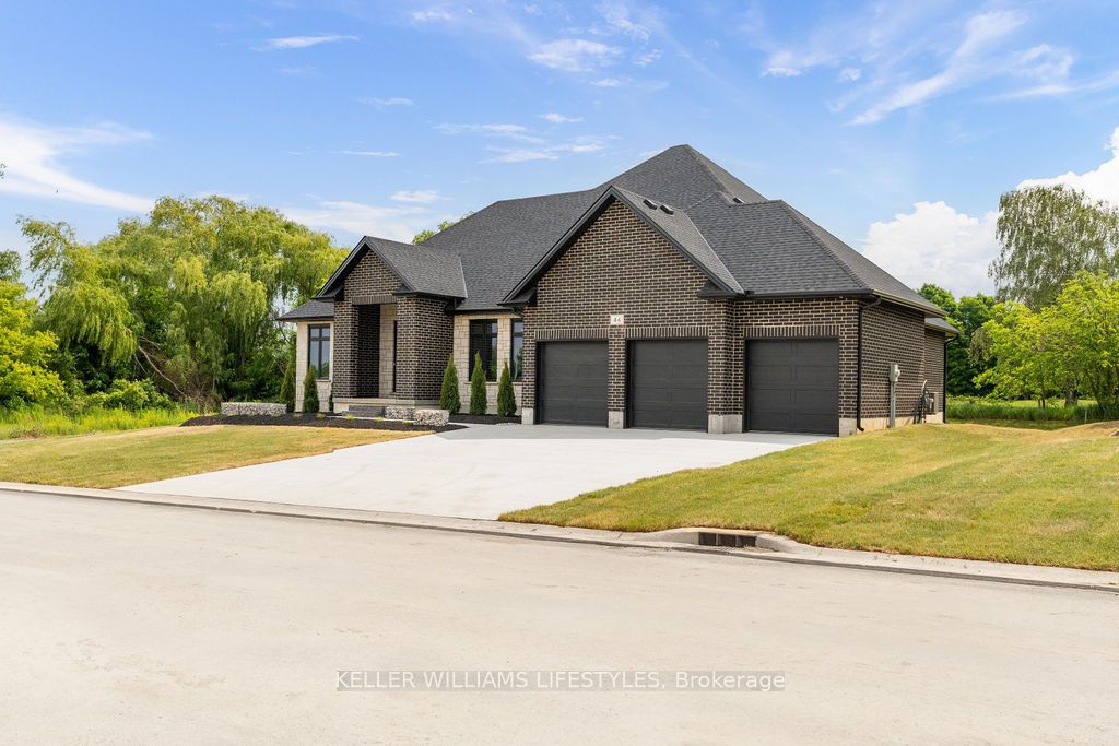 28 MANNING Court, Lambton Shores, ON N0M 1B0 photo 4