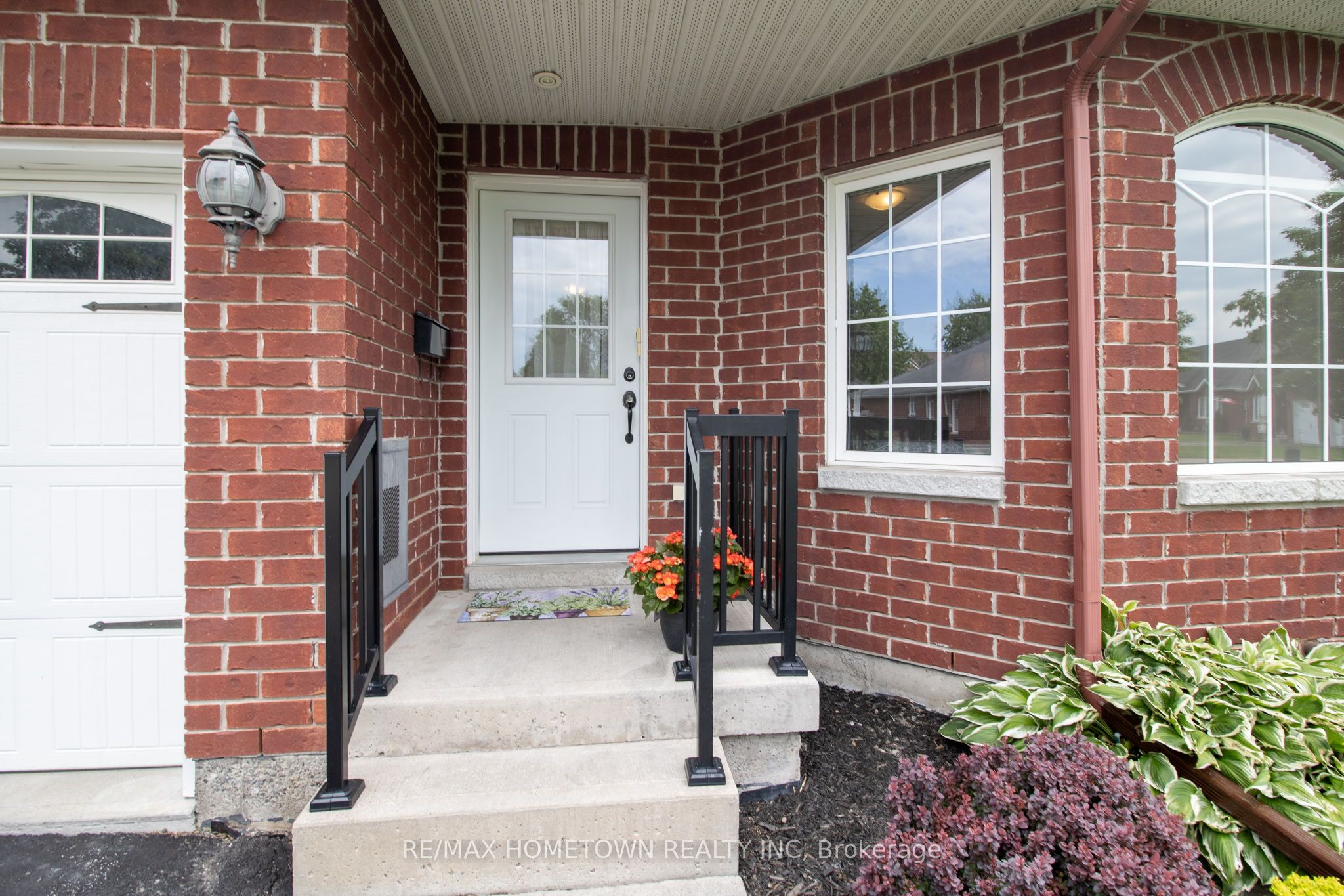 155 Steacy Gardens, Brockville, ON K6V 0B5 photo 2