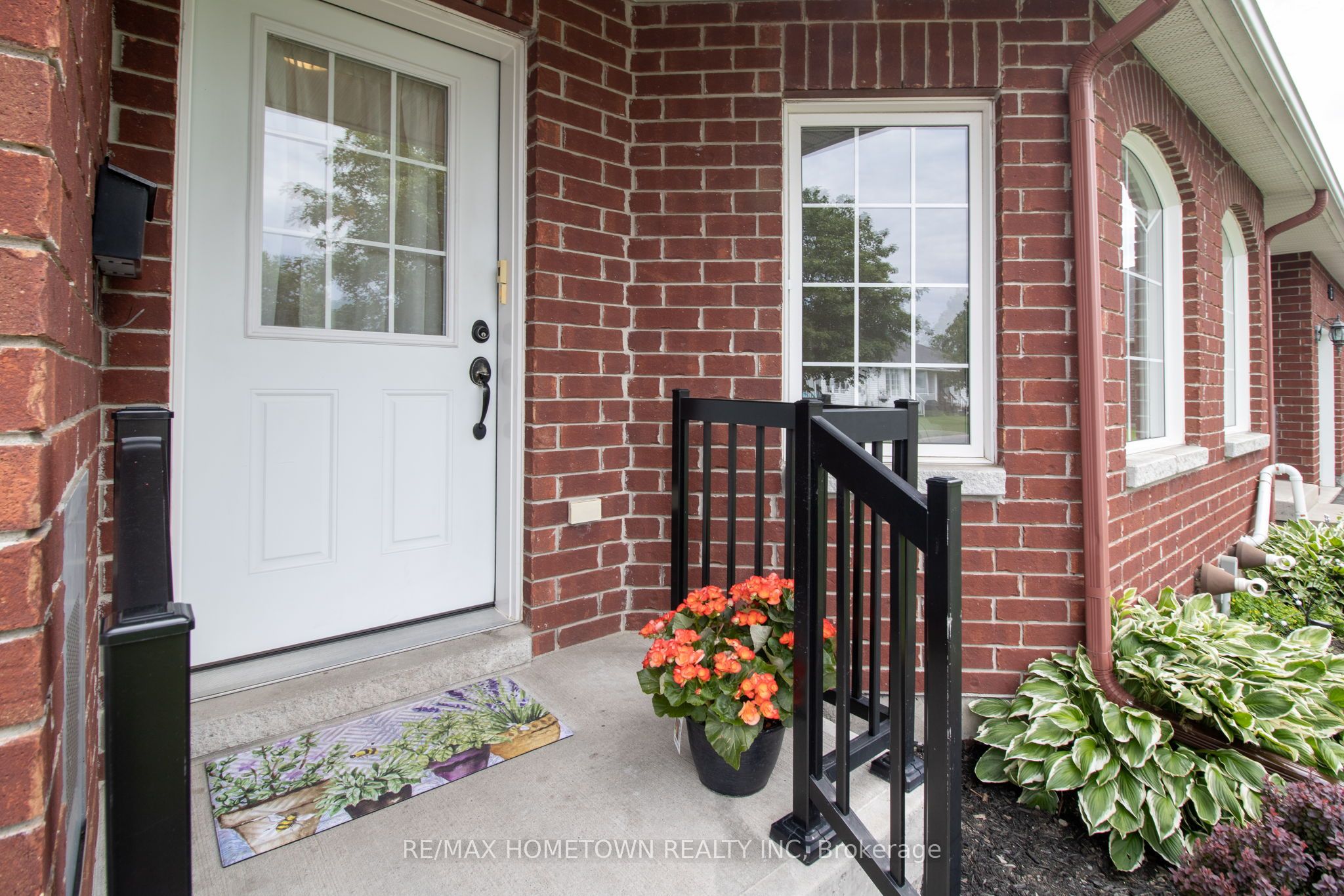 155 Steacy Gardens, Brockville, ON K6V 0B5 photo 3