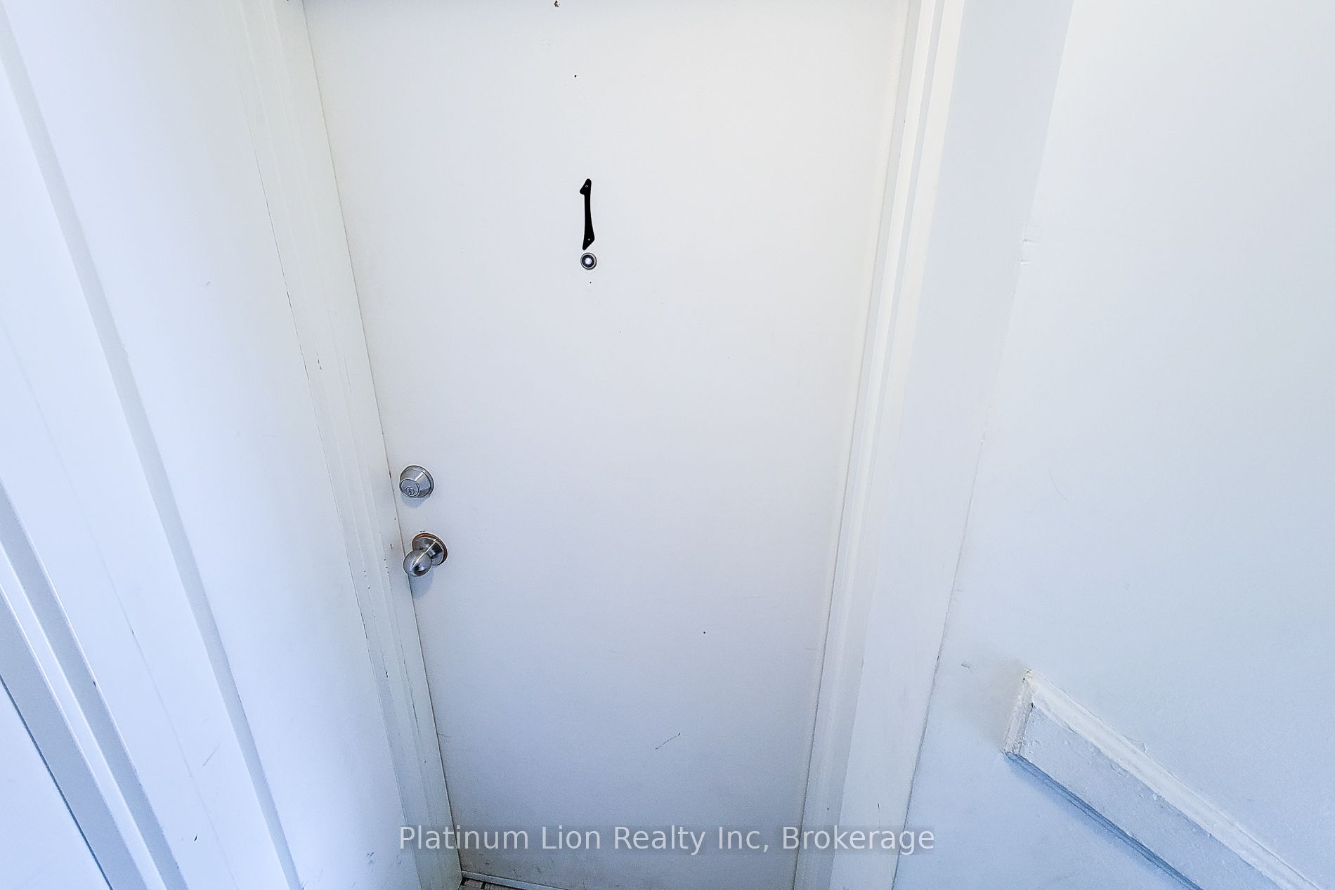 340 1/2 Barton Street E 1, Hamilton, ON L8L 2X7 photo 3