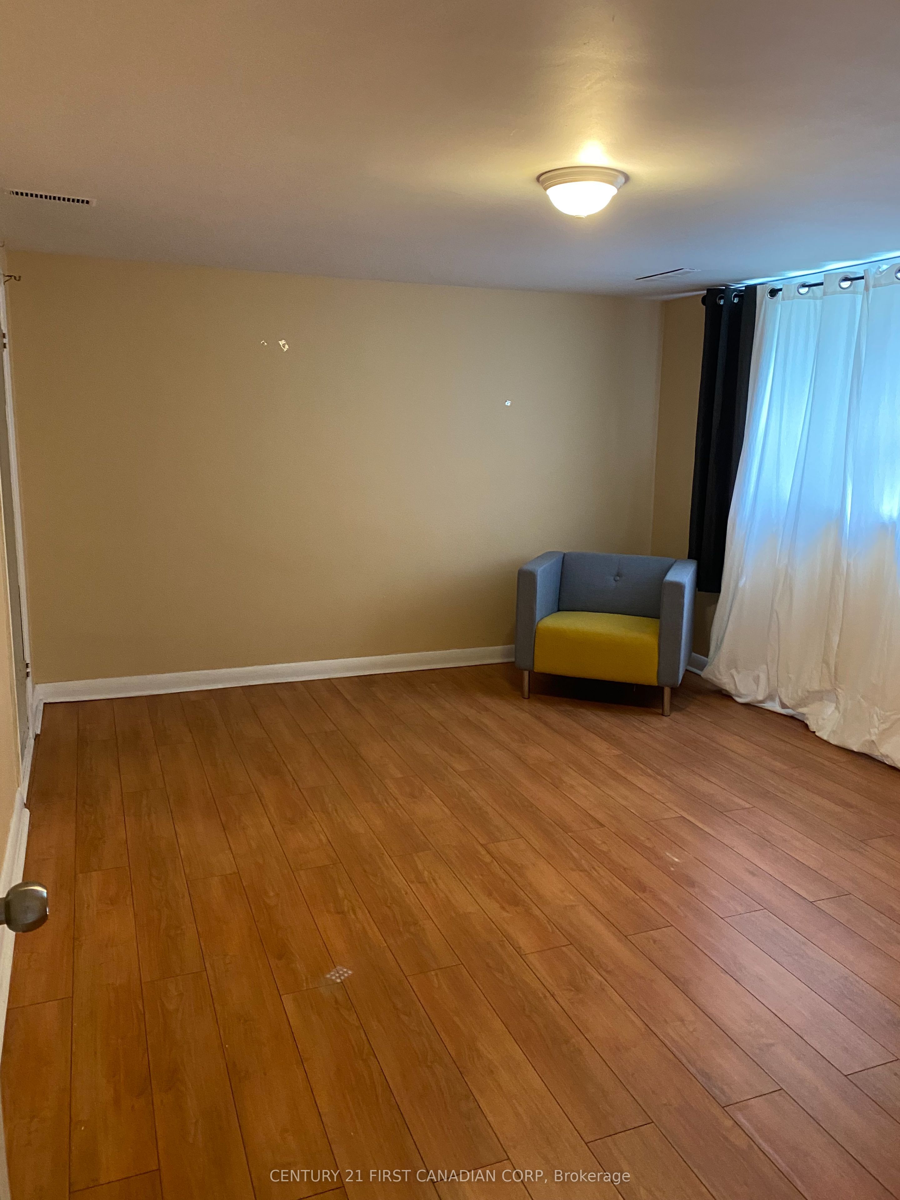 270 Sarnia Road basement bedroom, London North, ON N6G 1M9 photo 3