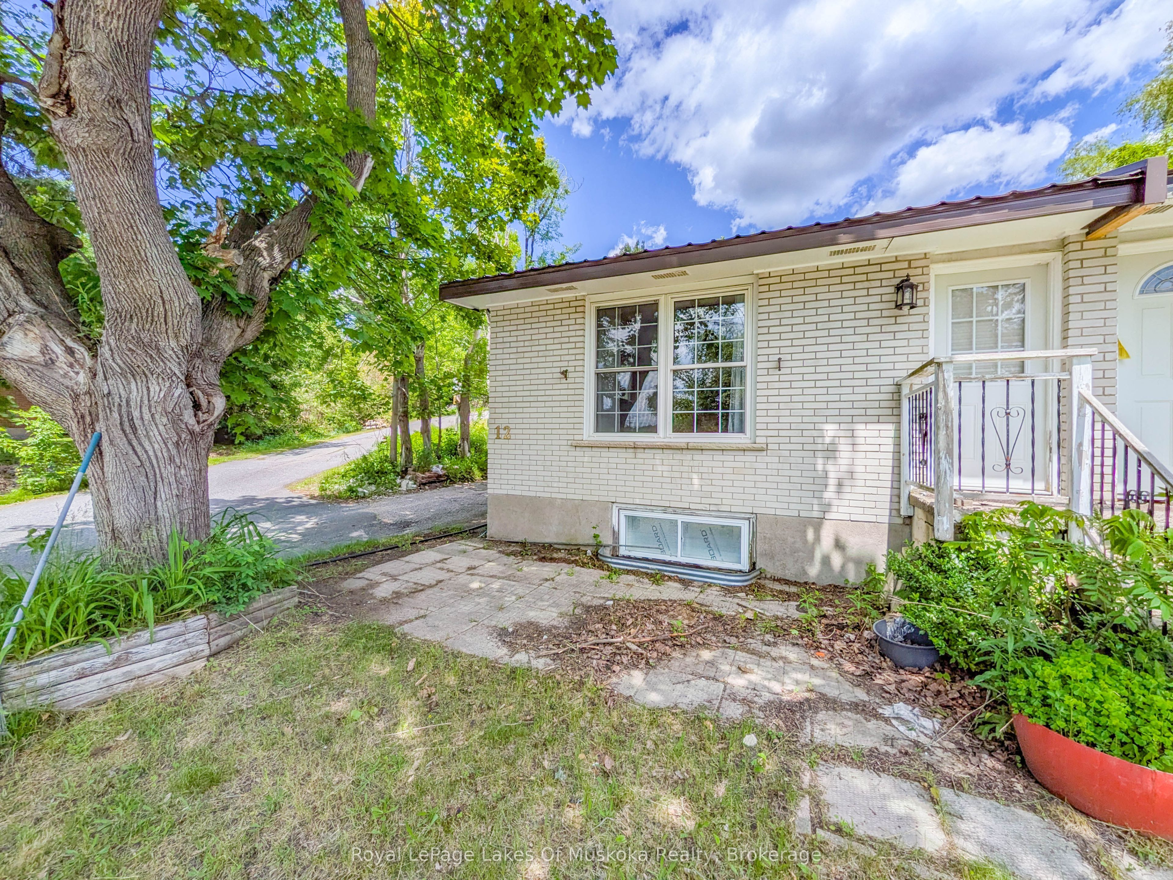 12 Valley Drive, Bracebridge, ON P1L 1B8