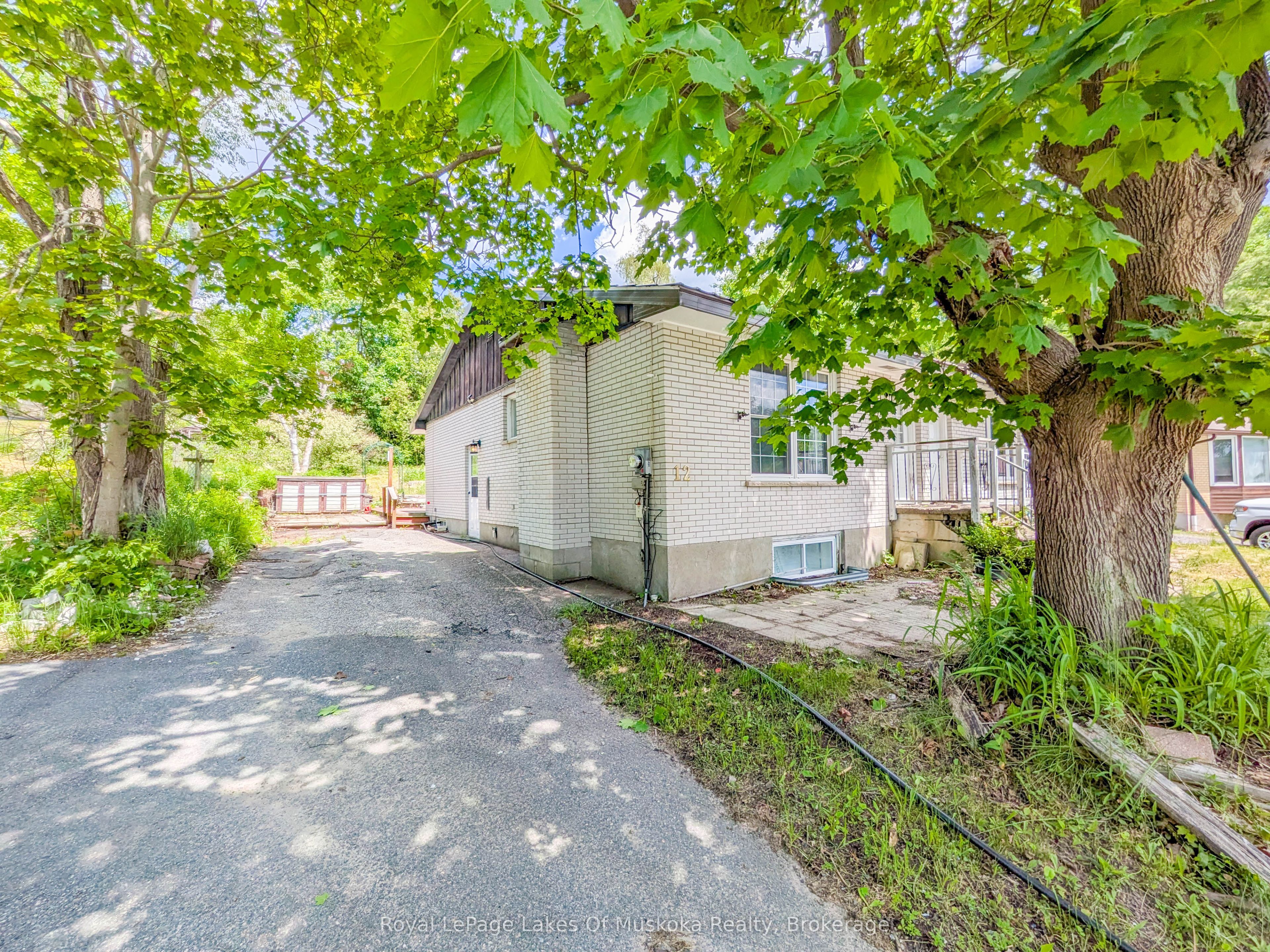 12 Valley Drive, Bracebridge, ON P1L 1B8 photo 2